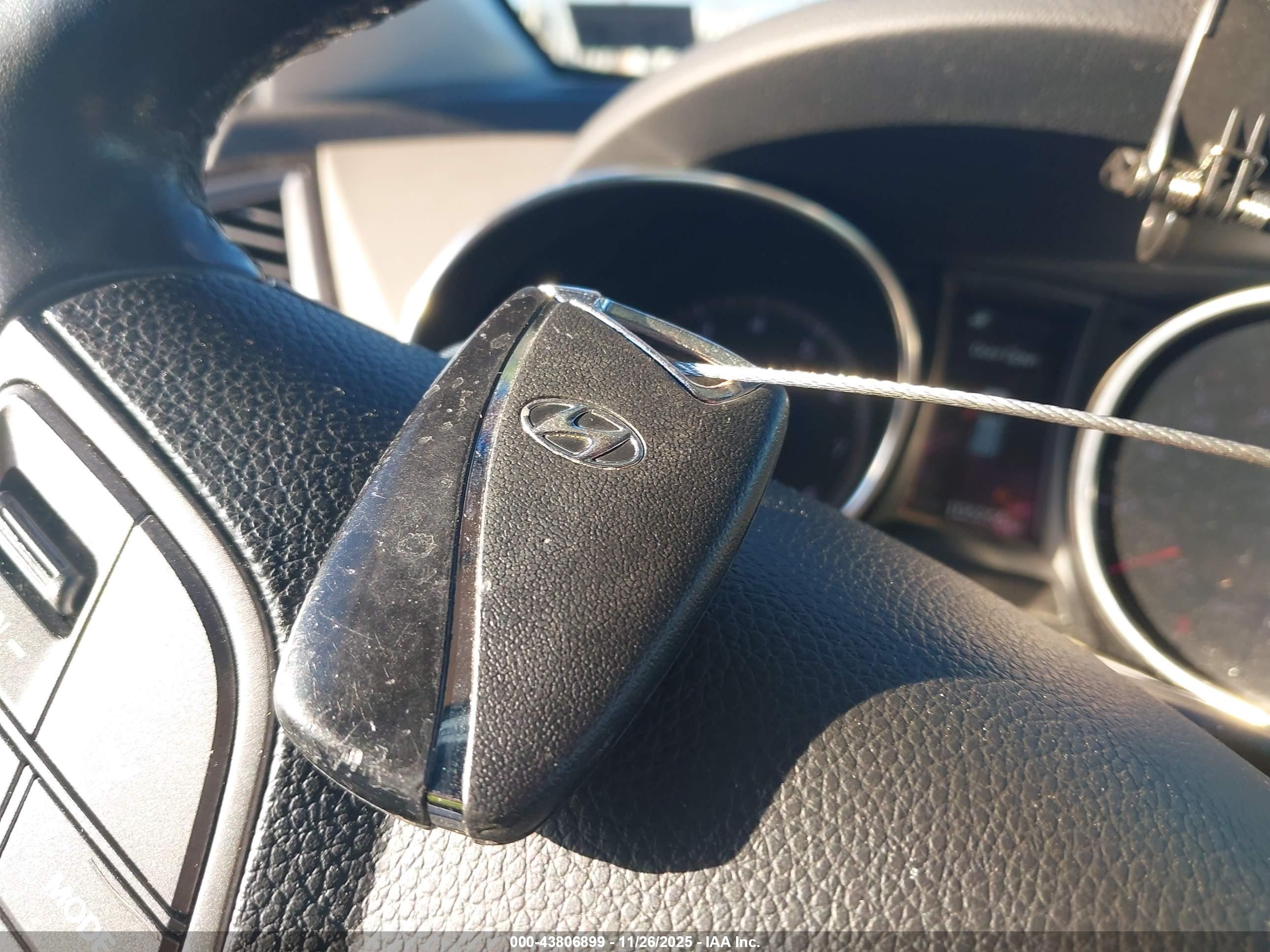HYUNDAI SANTA image 11