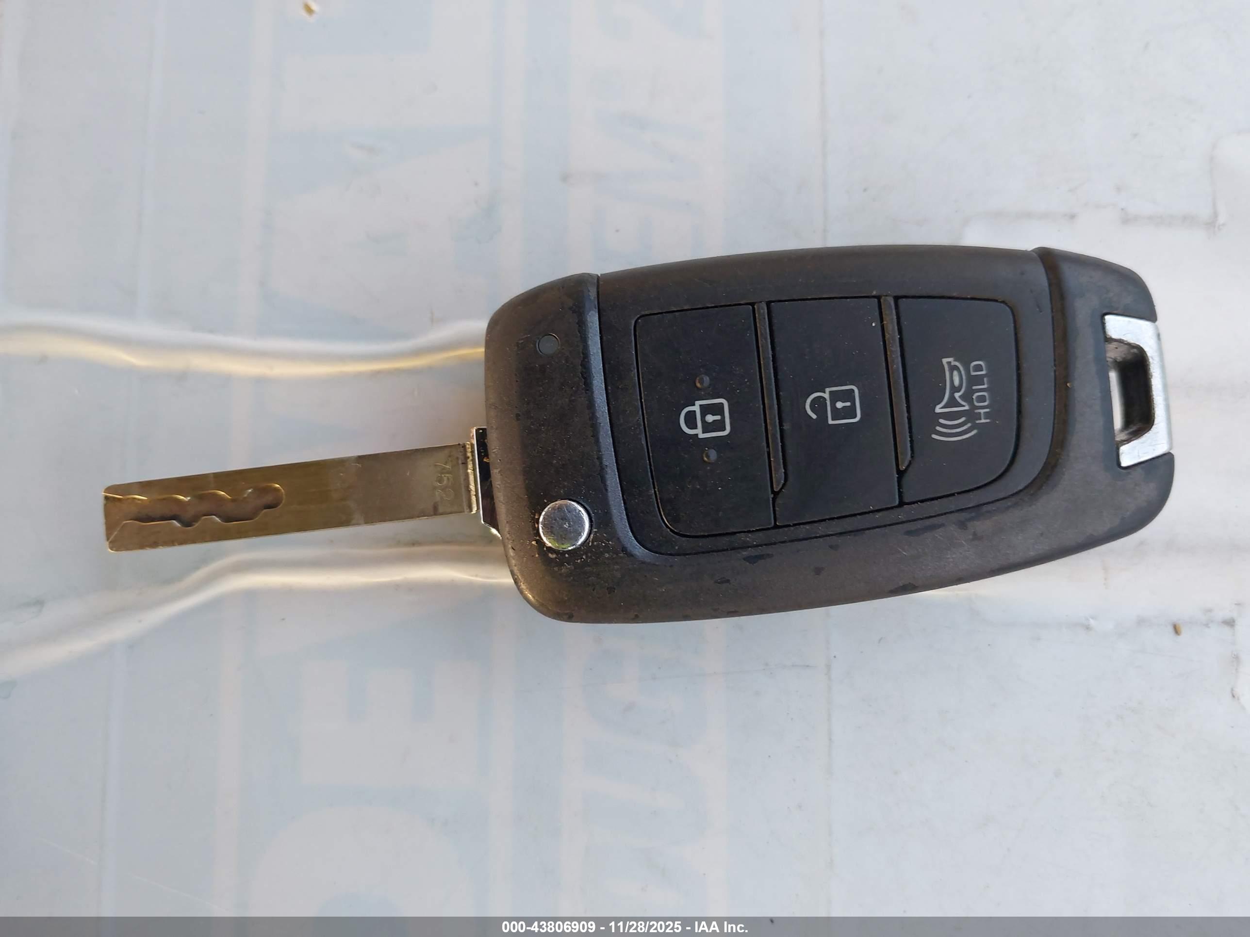 HYUNDAI VENUE image 11