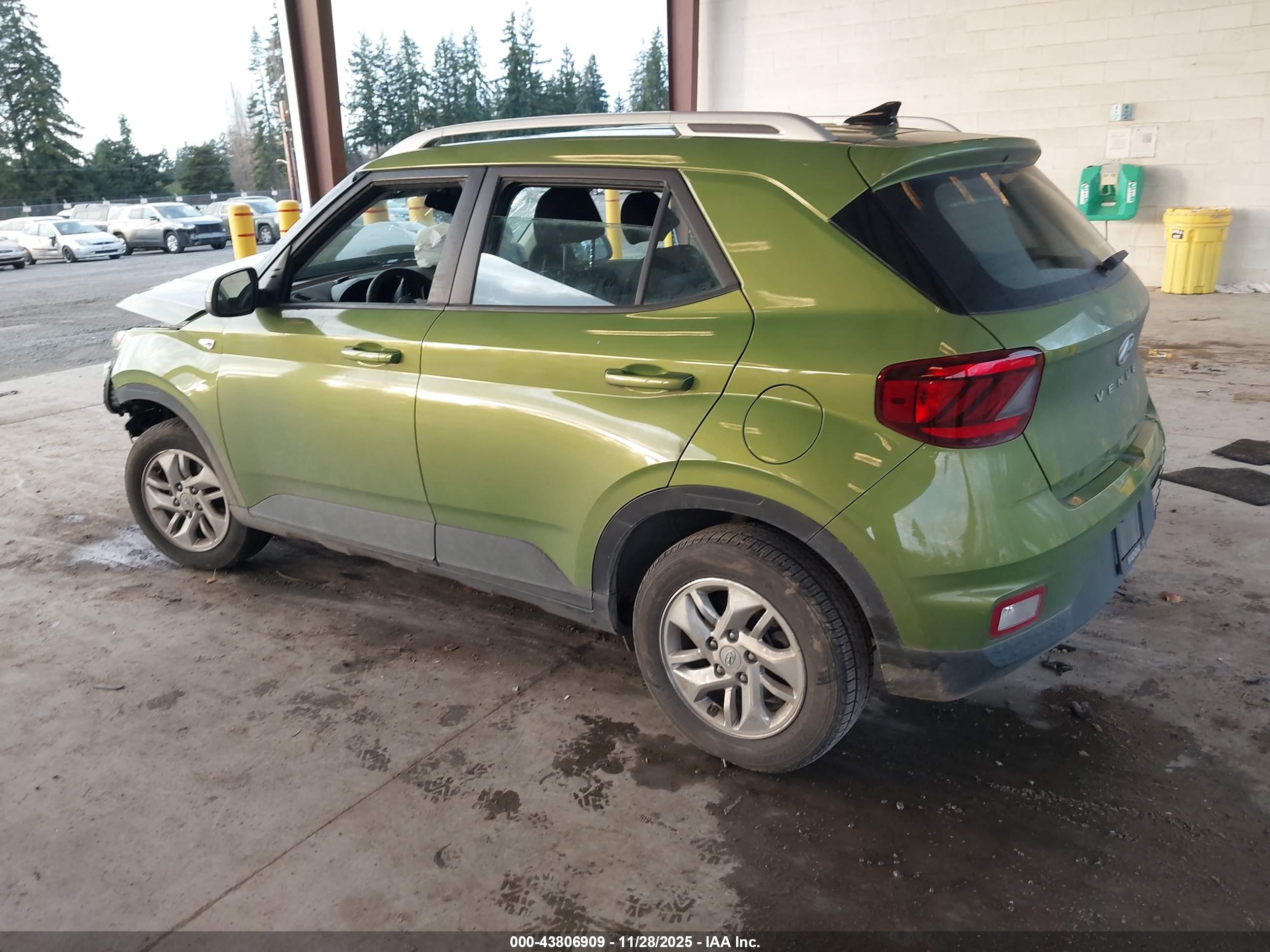 HYUNDAI VENUE image 3