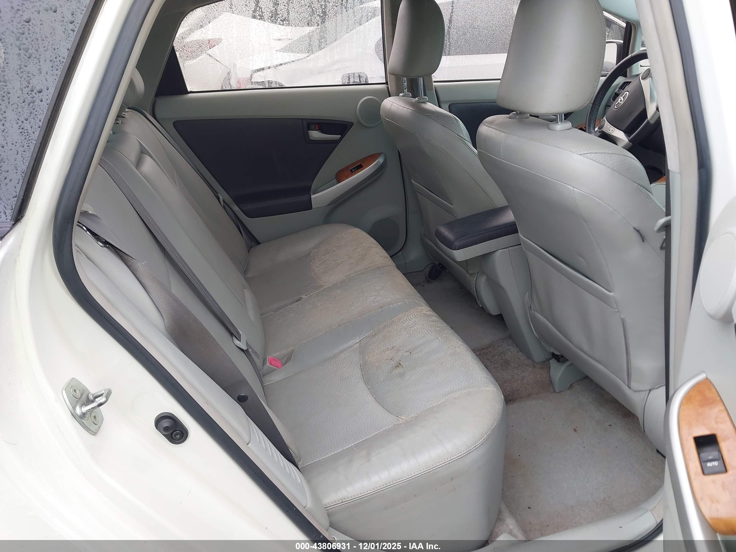 TOYOTA PRIUS image 8