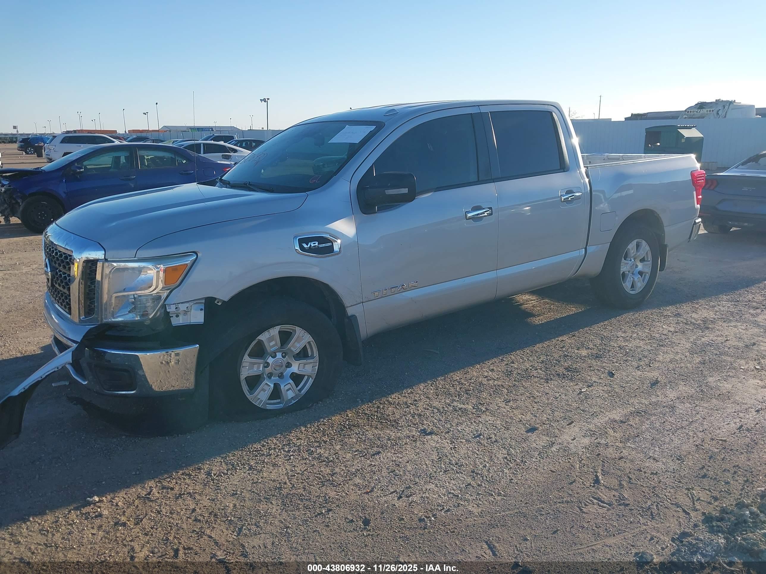 NISSAN TITAN image 2