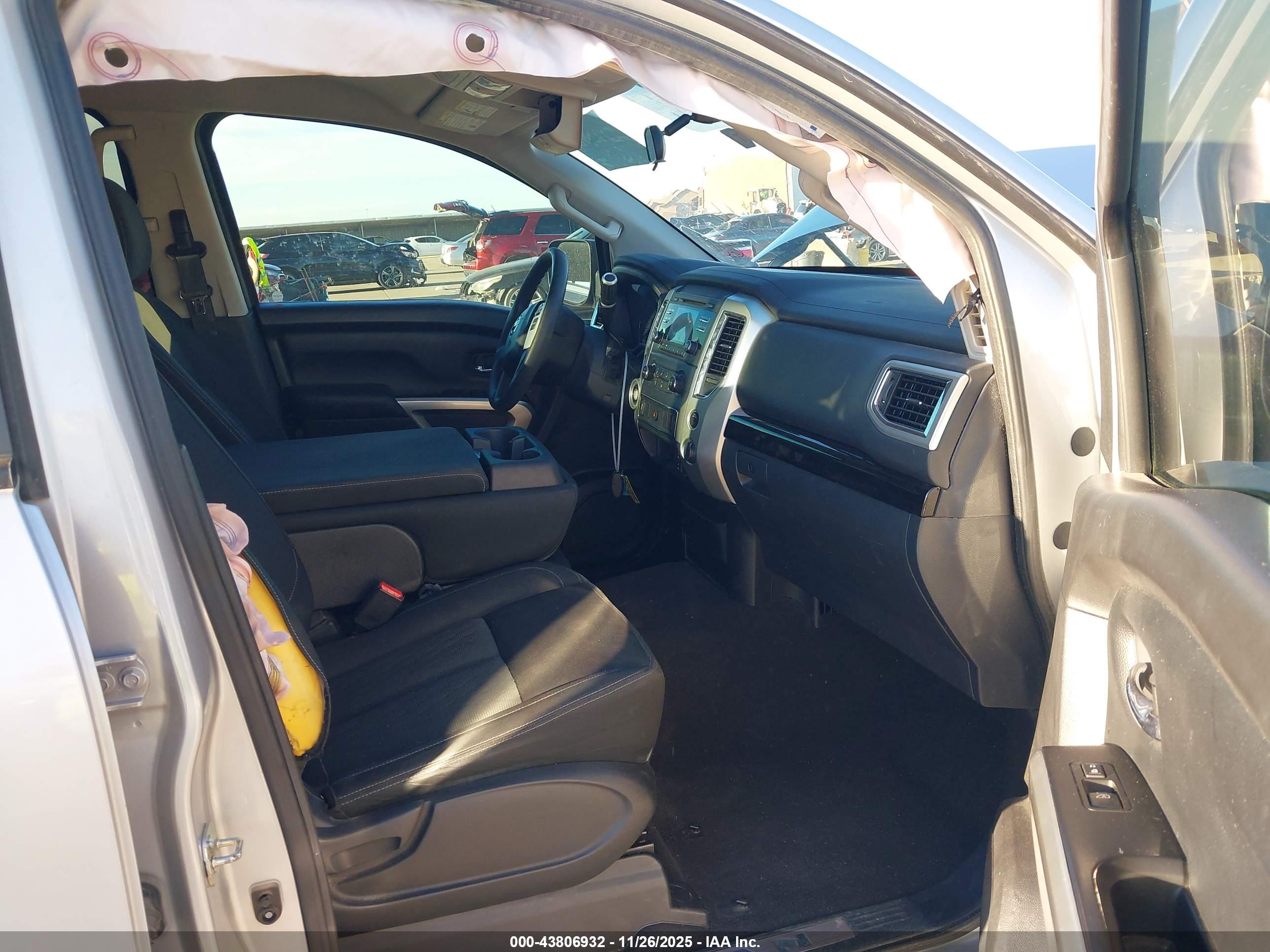 NISSAN TITAN image 5