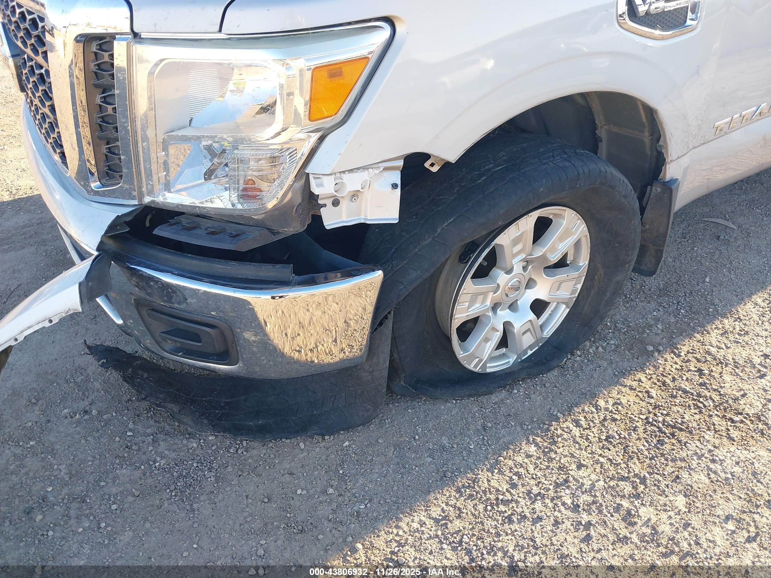 NISSAN TITAN image 6