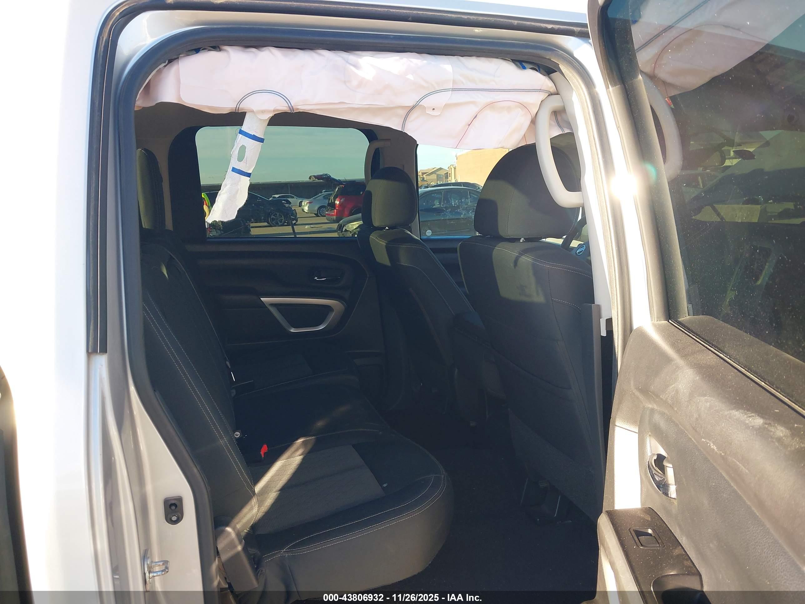 NISSAN TITAN image 8