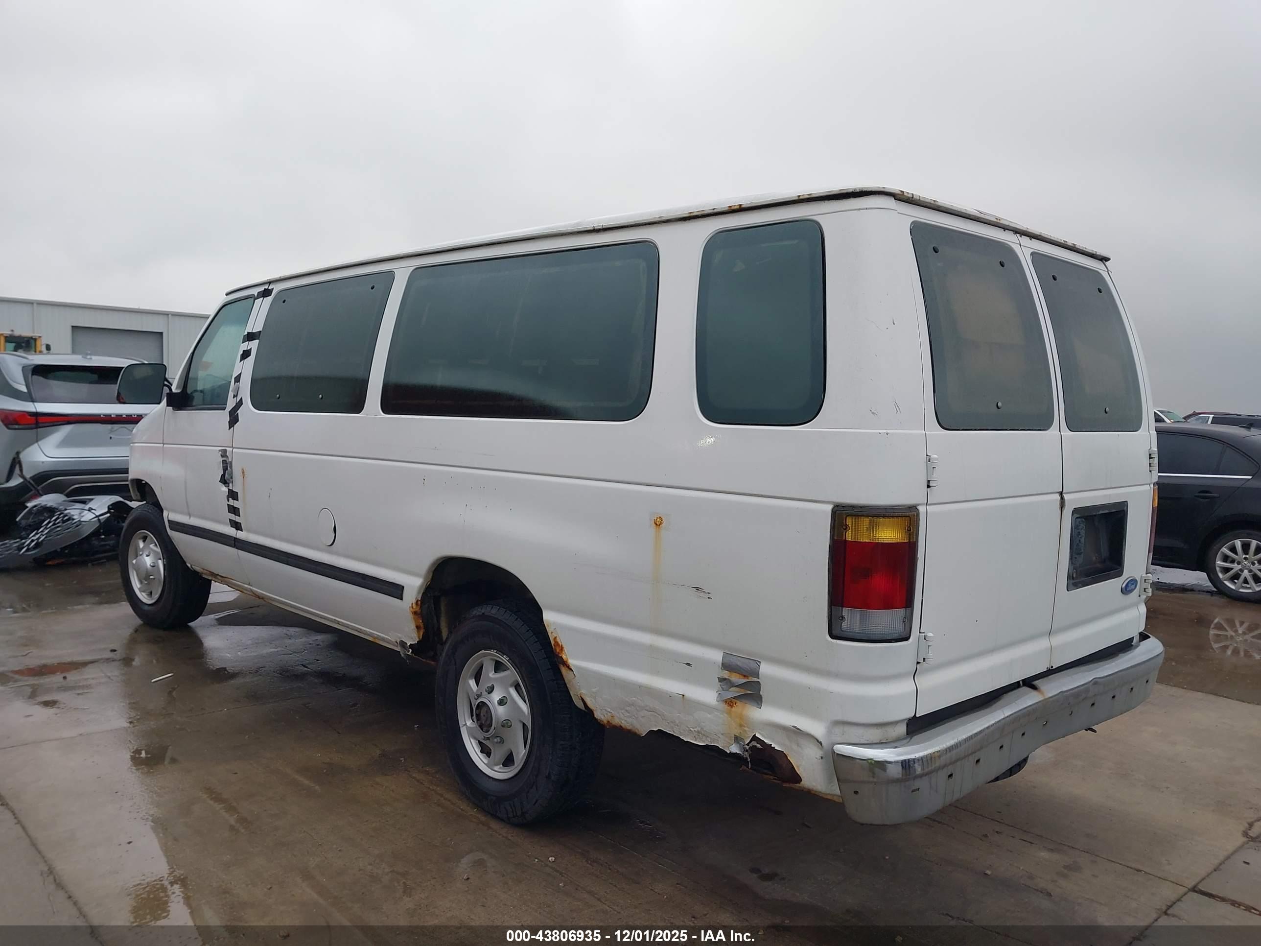 FORD ECONOLINE image 3