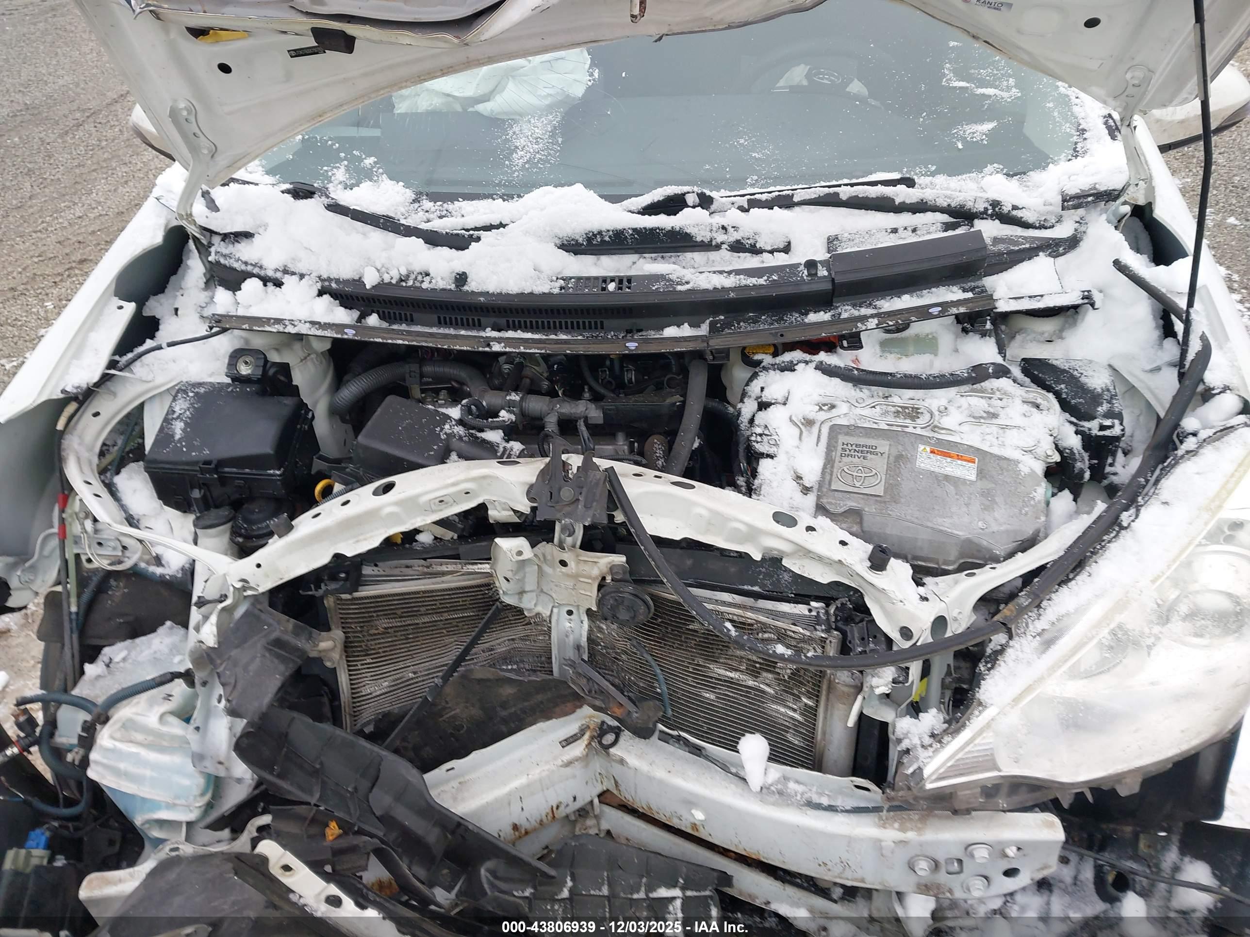 TOYOTA PRIUS image 10
