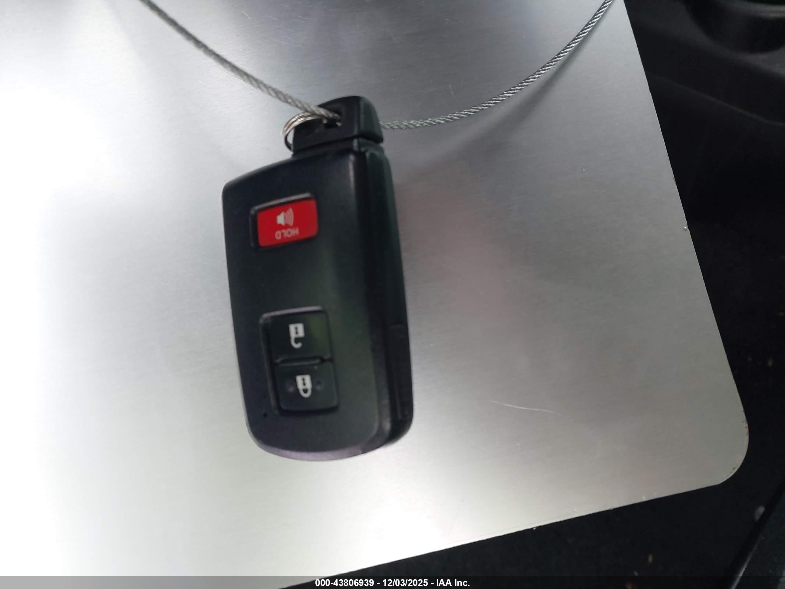 TOYOTA PRIUS image 11
