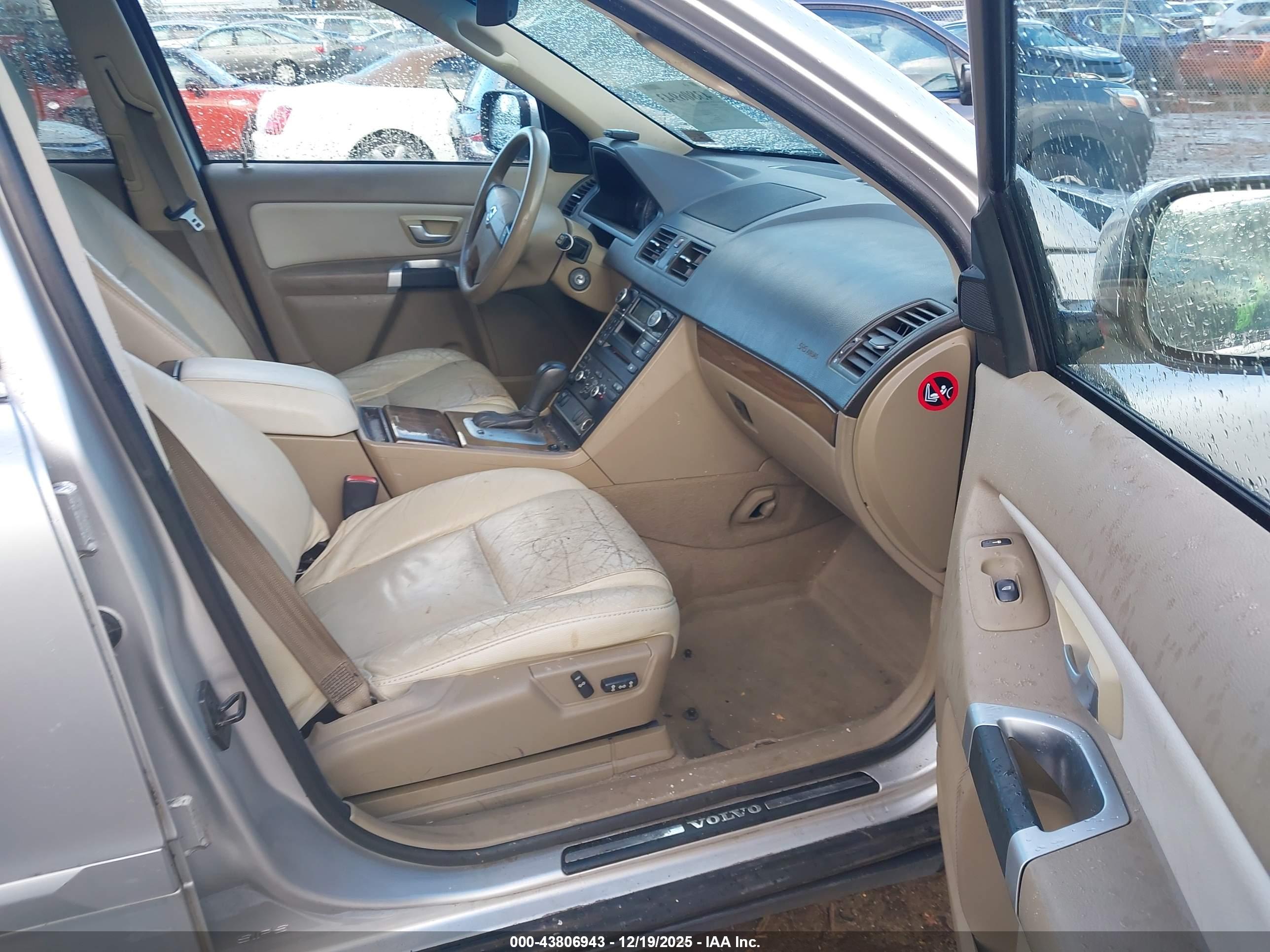 VOLVO XC90 image 5