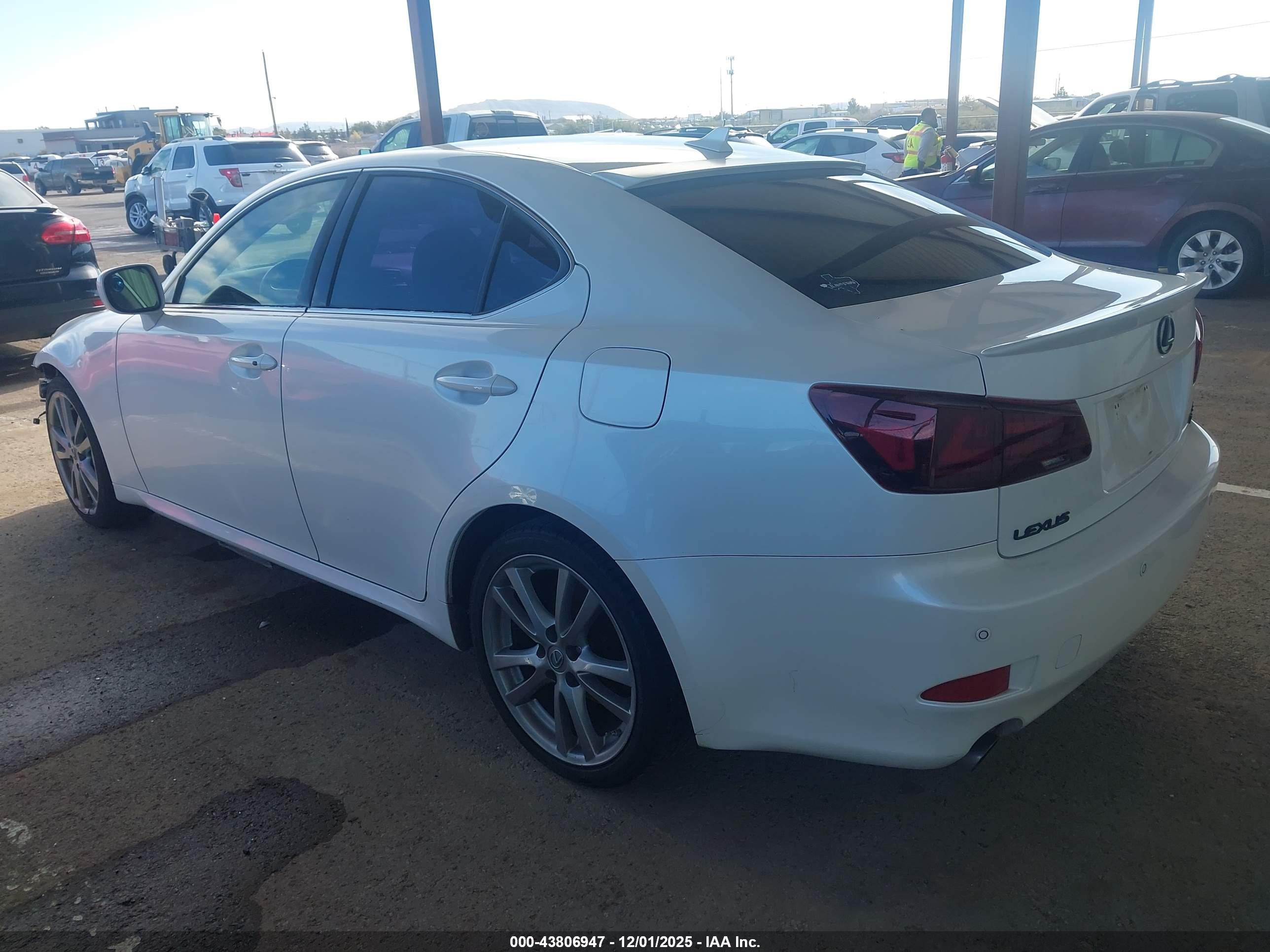 LEXUS IS image 3