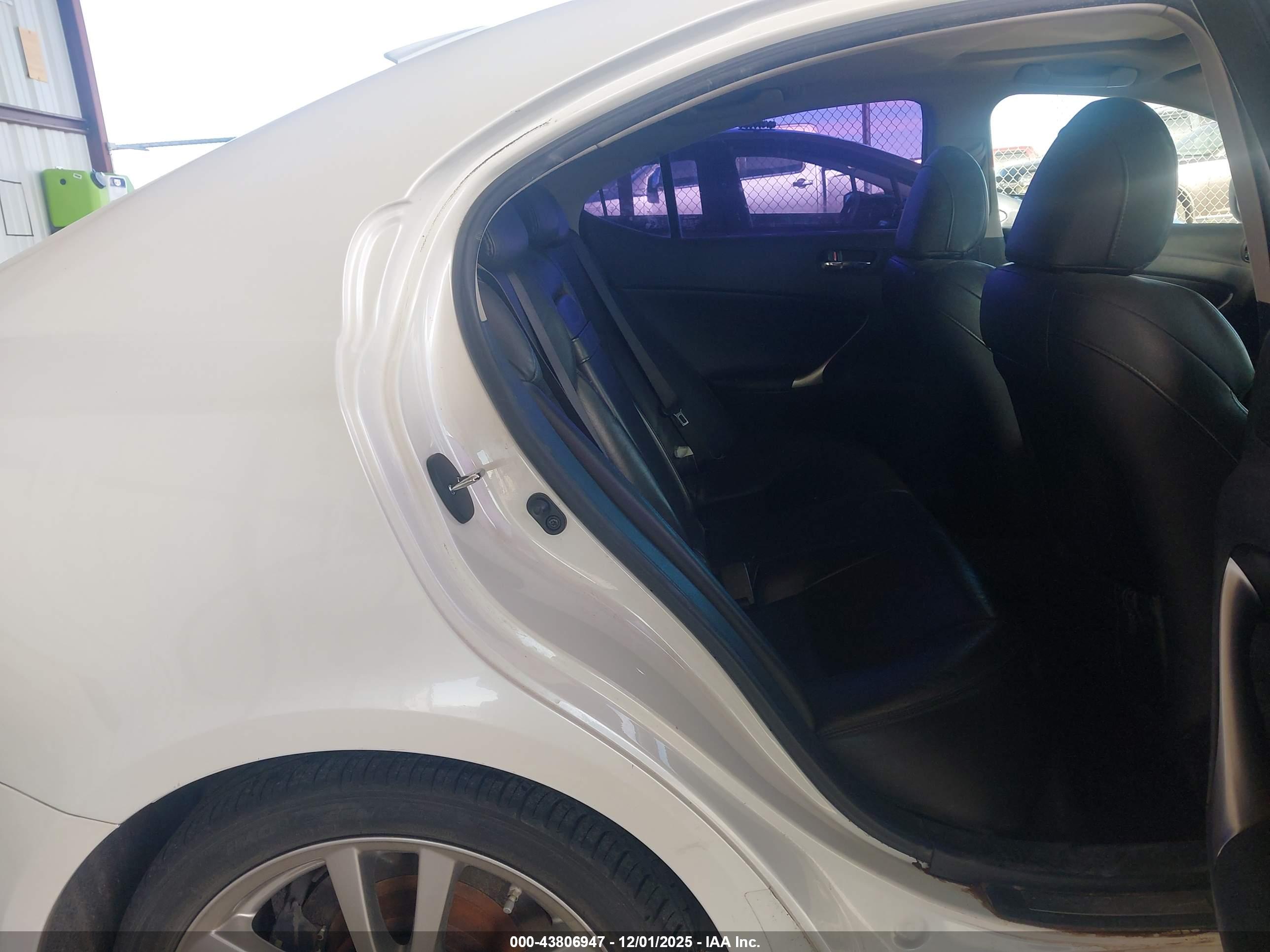 LEXUS IS image 8