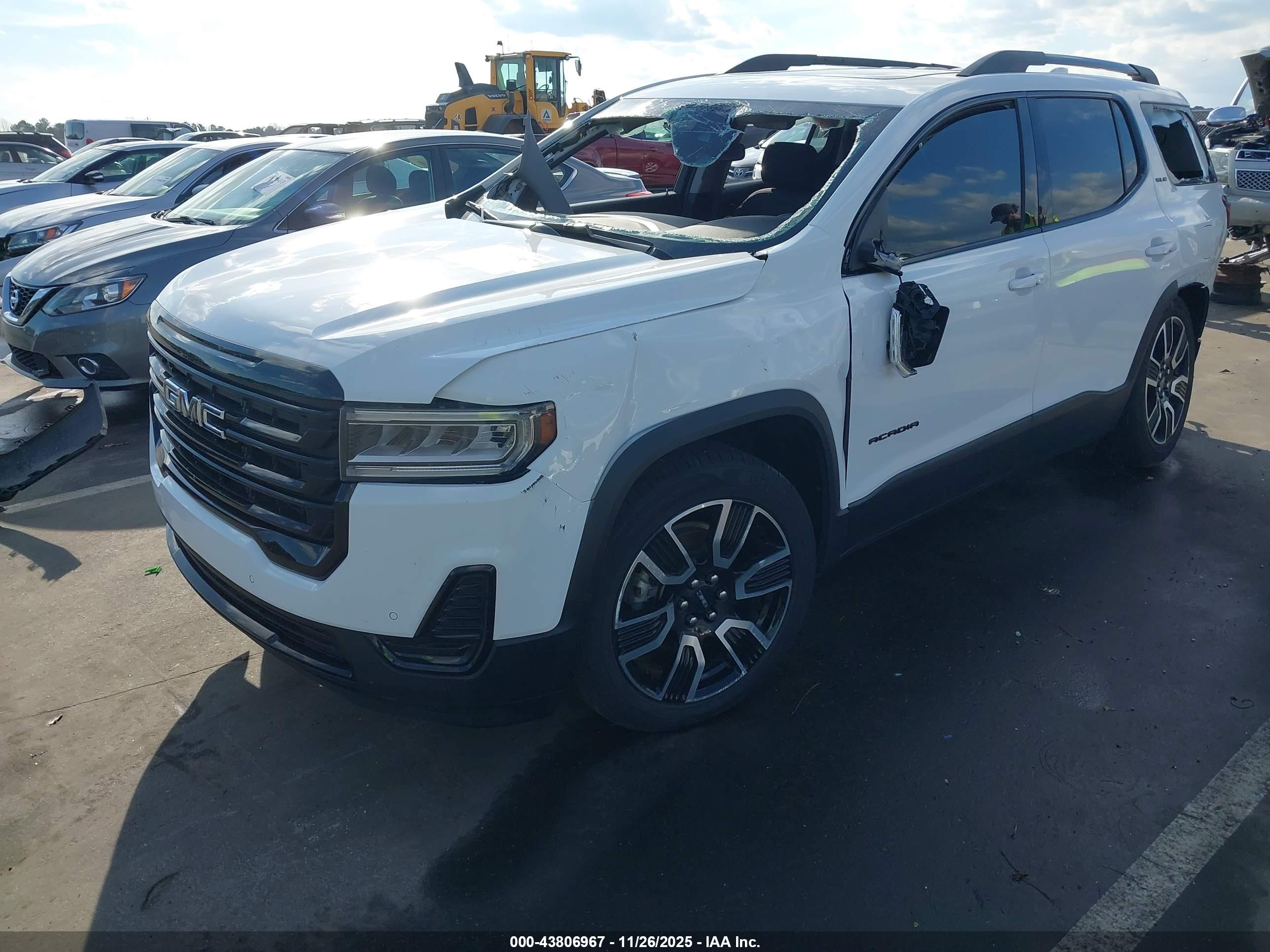 GMC ACADIA image 2