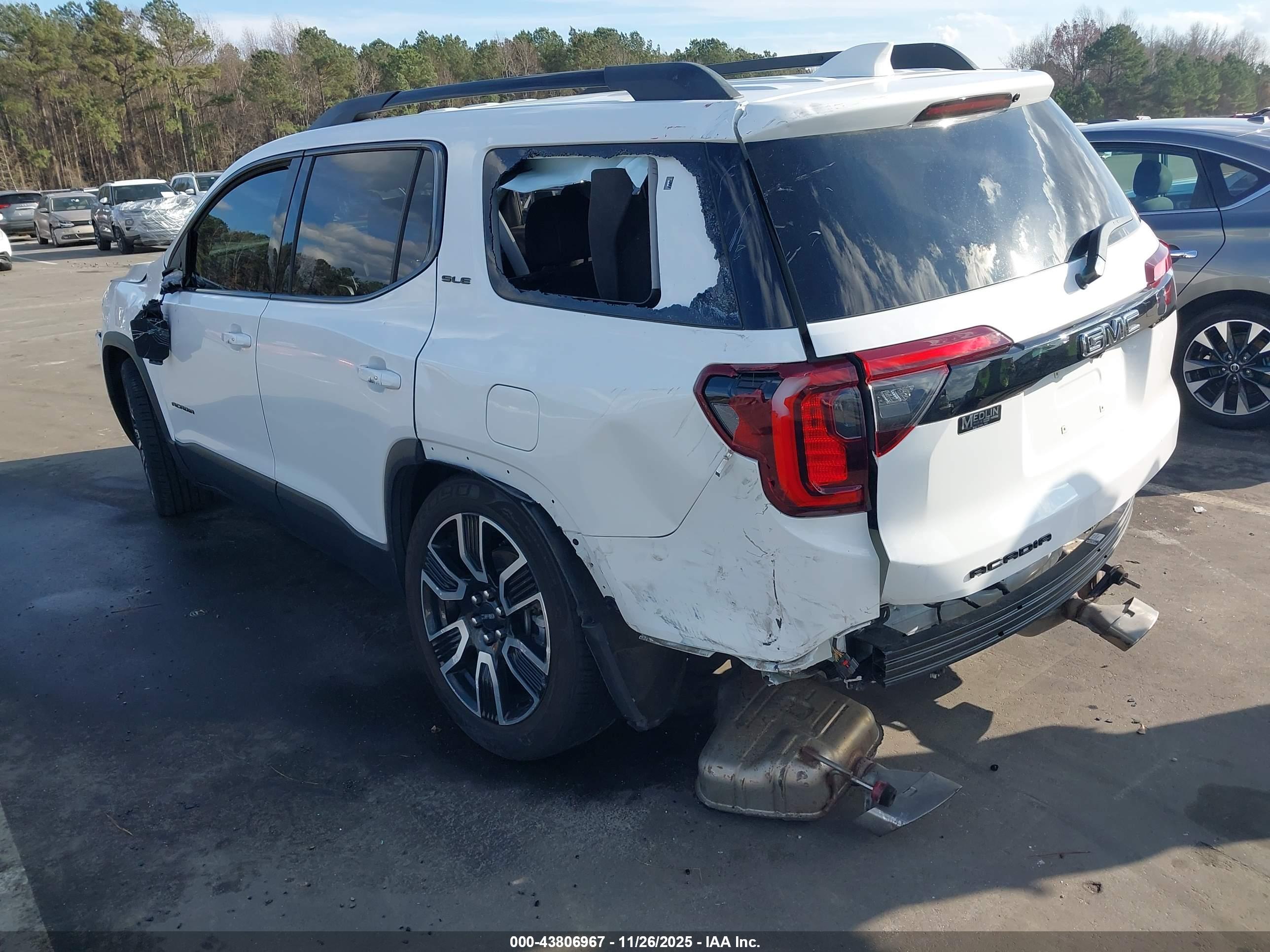 GMC ACADIA image 3