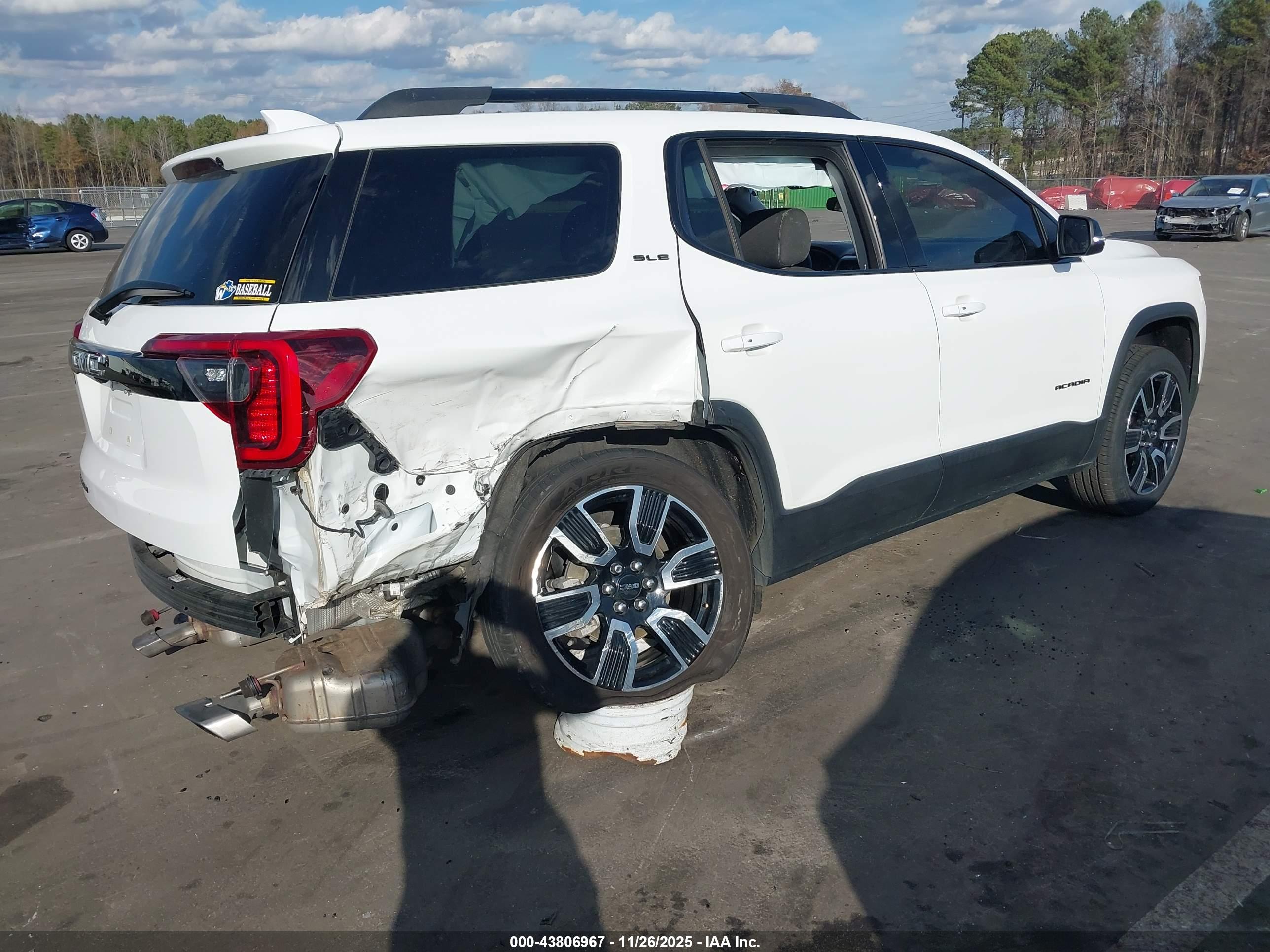 GMC ACADIA image 4