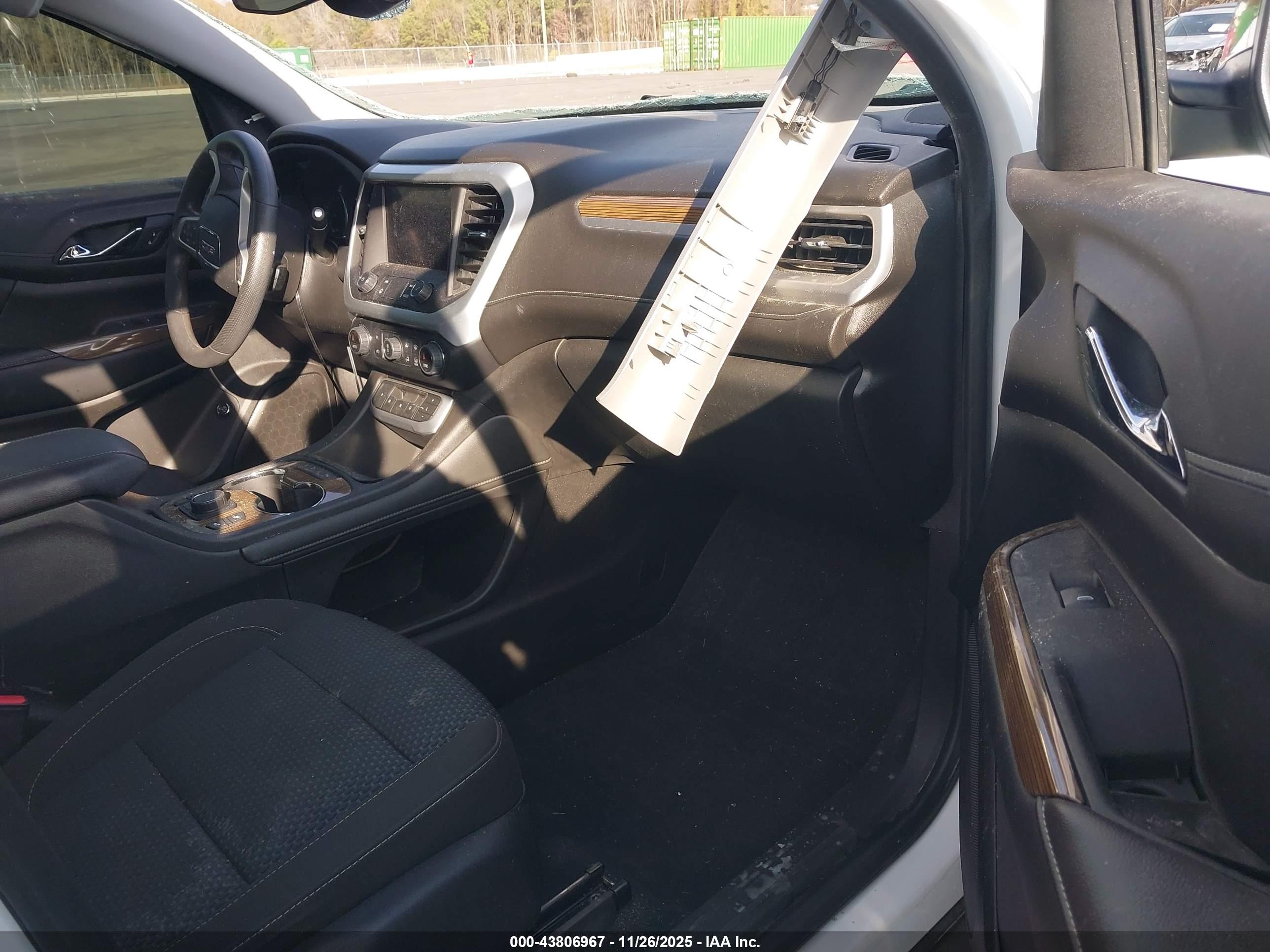 GMC ACADIA image 5