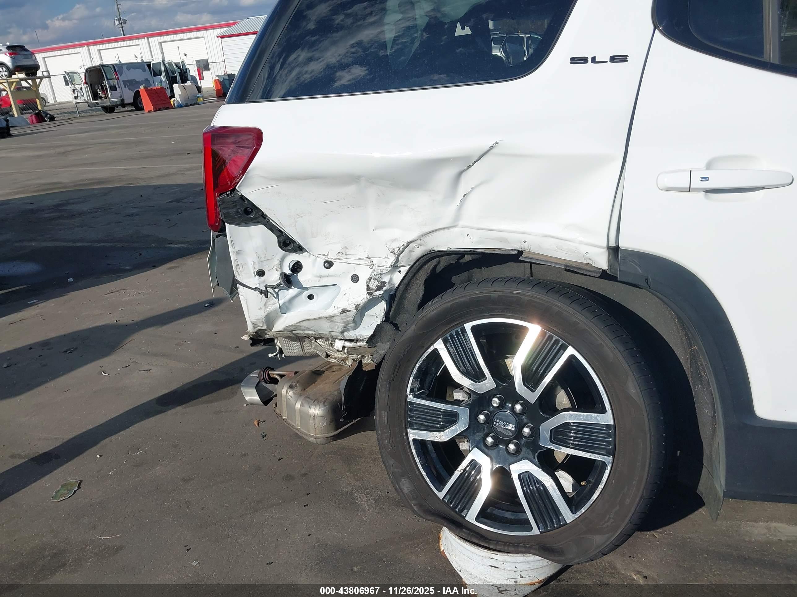 GMC ACADIA image 6