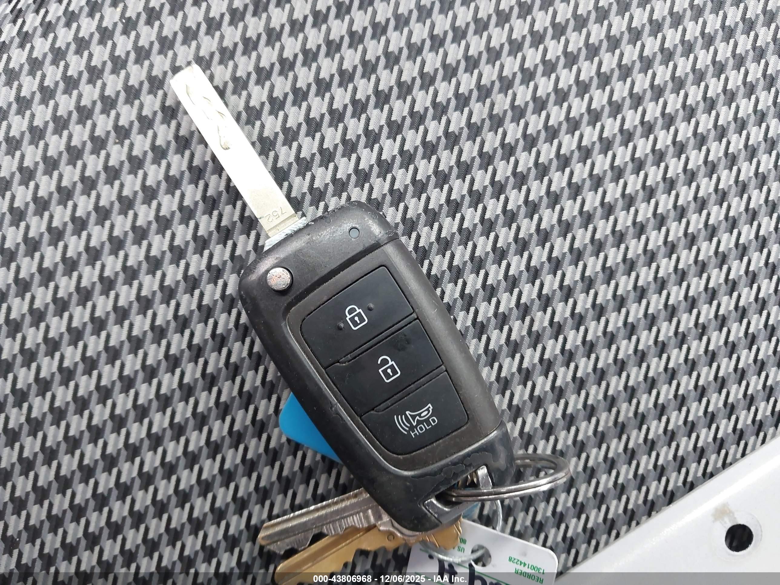 HYUNDAI KONA image 11
