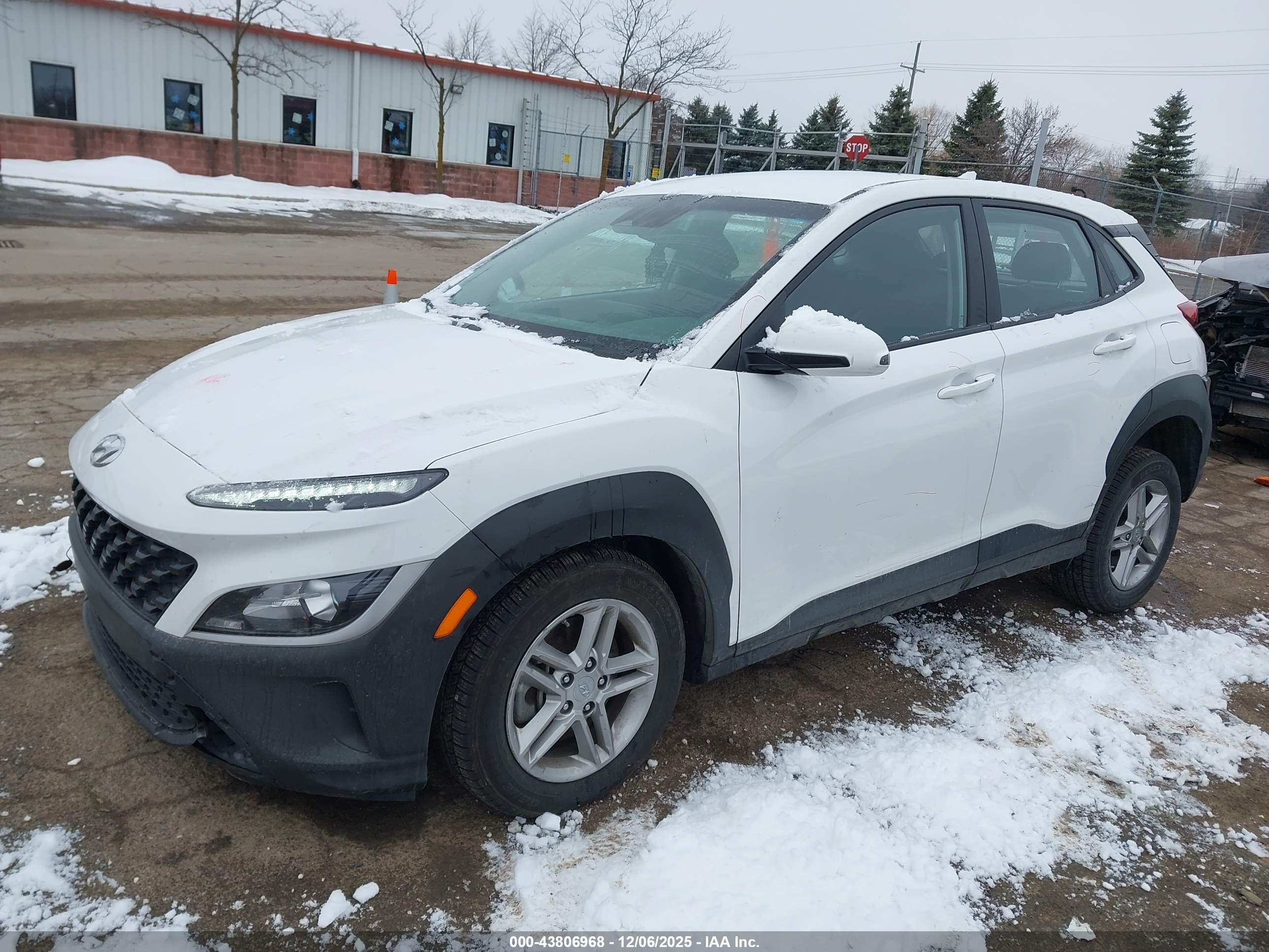 HYUNDAI KONA image 2