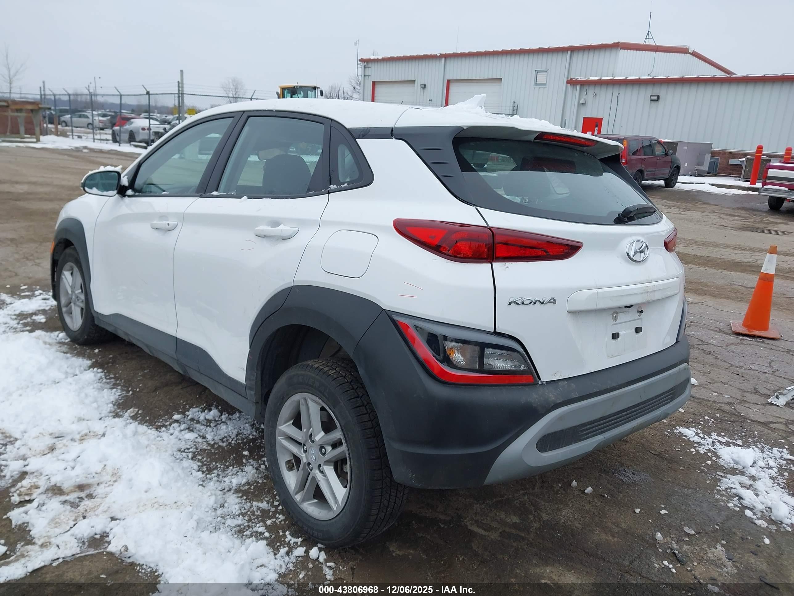 HYUNDAI KONA image 3