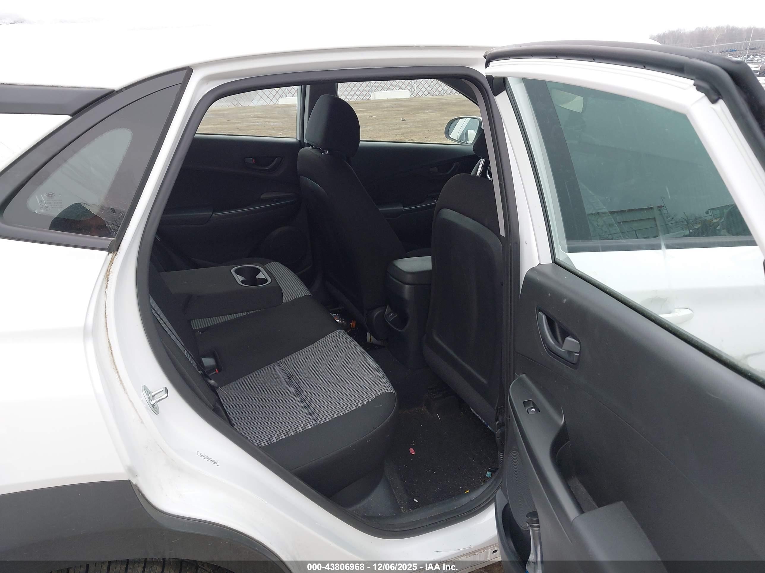 HYUNDAI KONA image 8