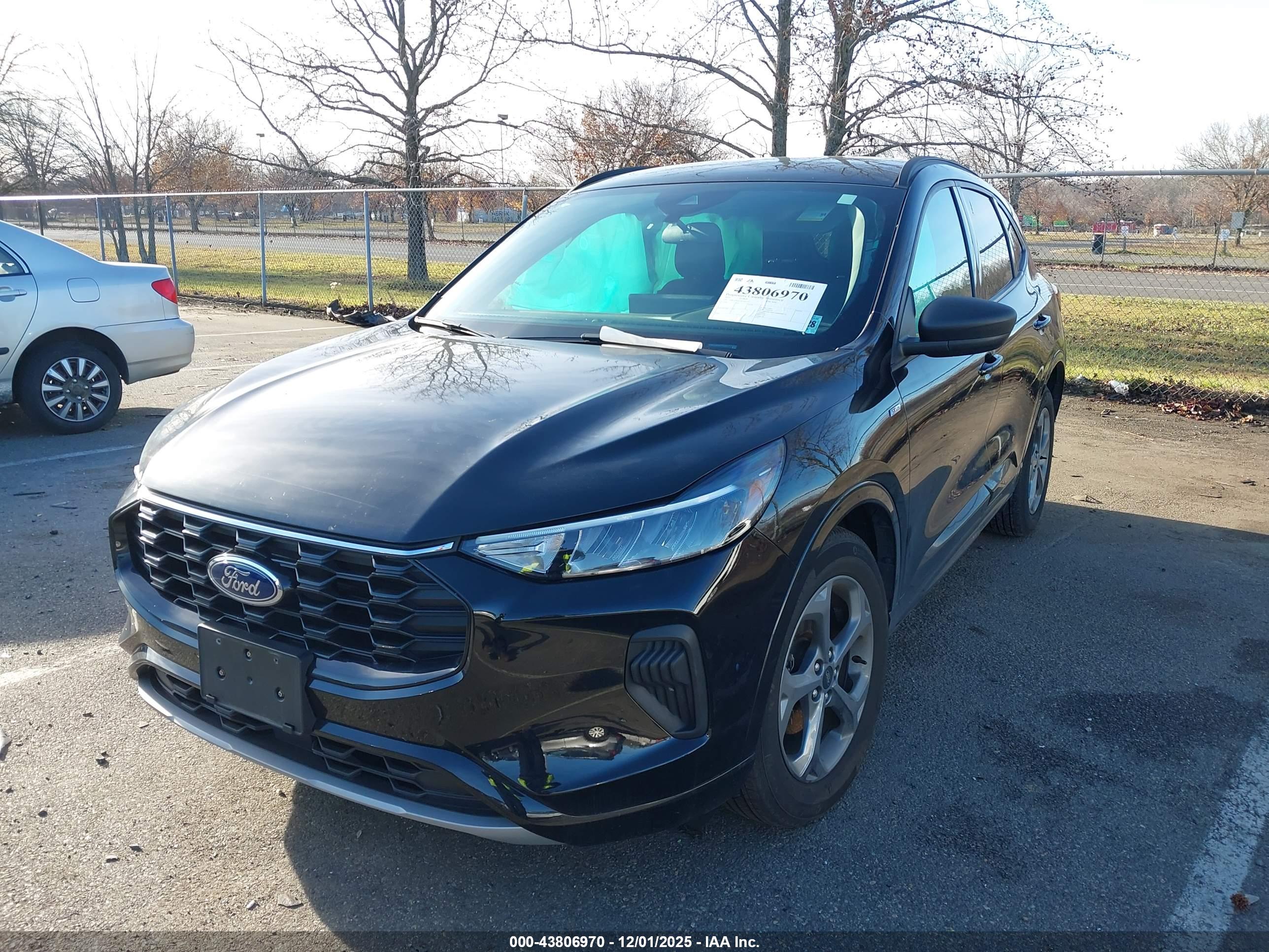FORD ESCAPE image 2