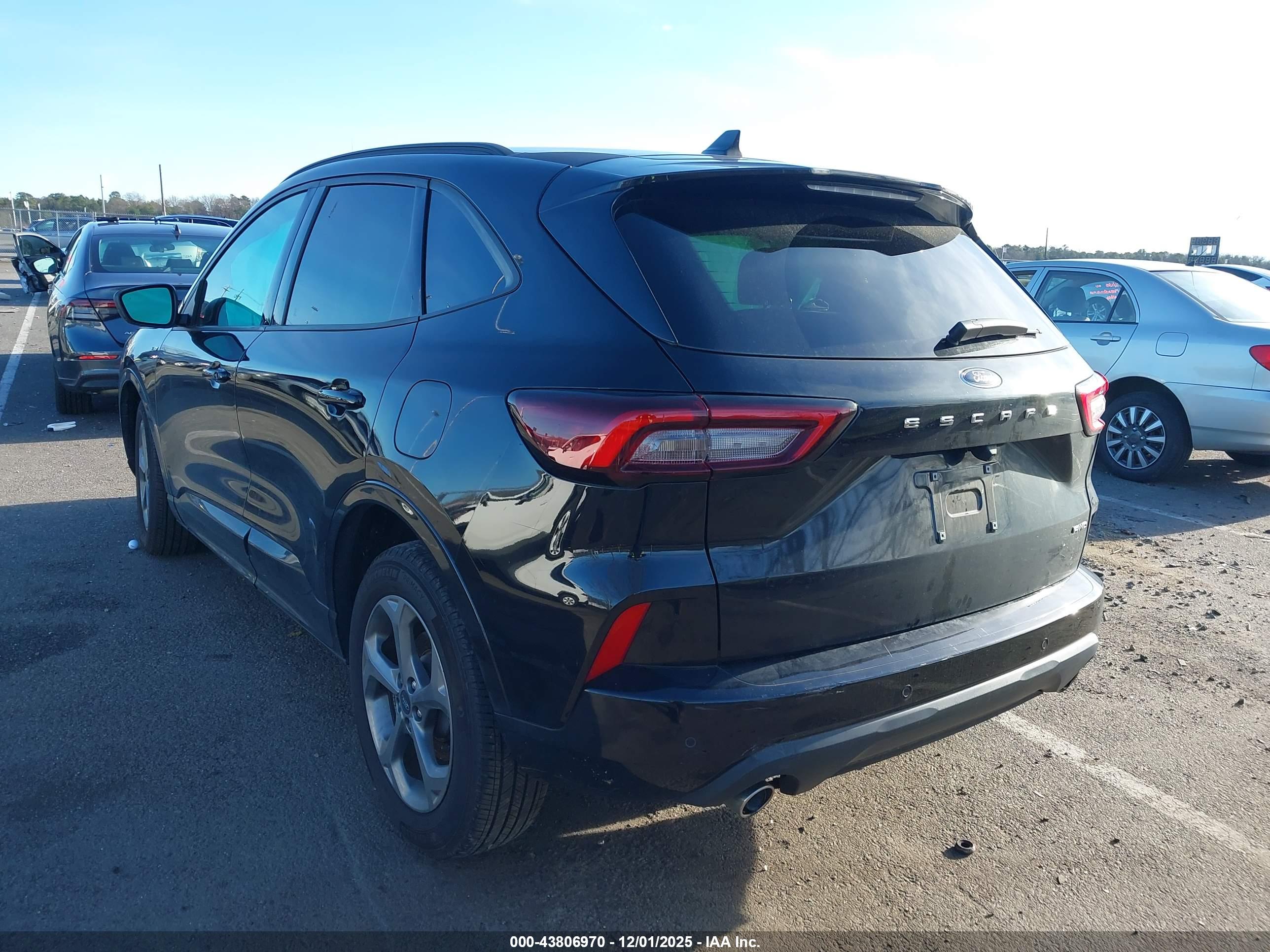 FORD ESCAPE image 3