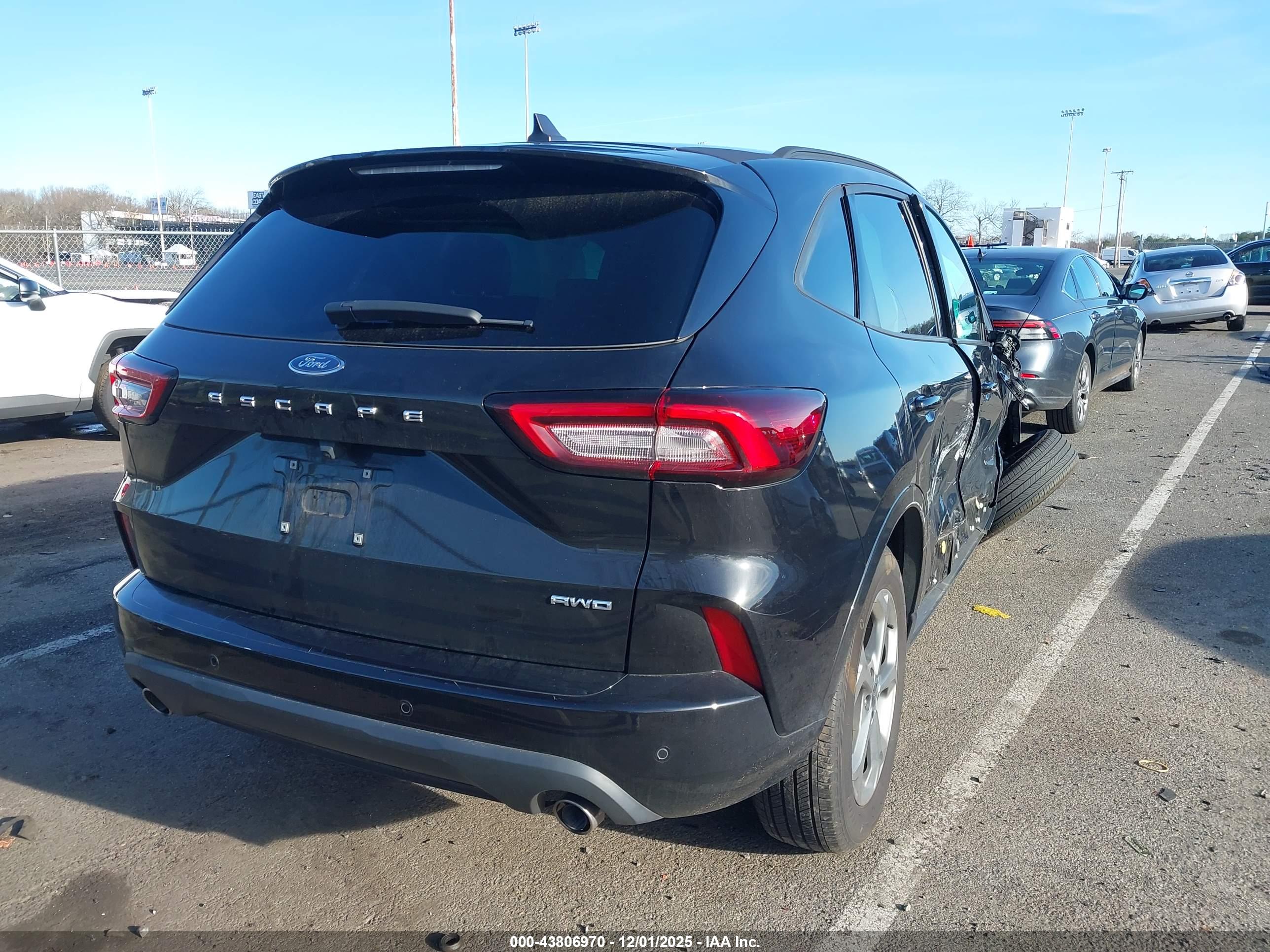 FORD ESCAPE image 4
