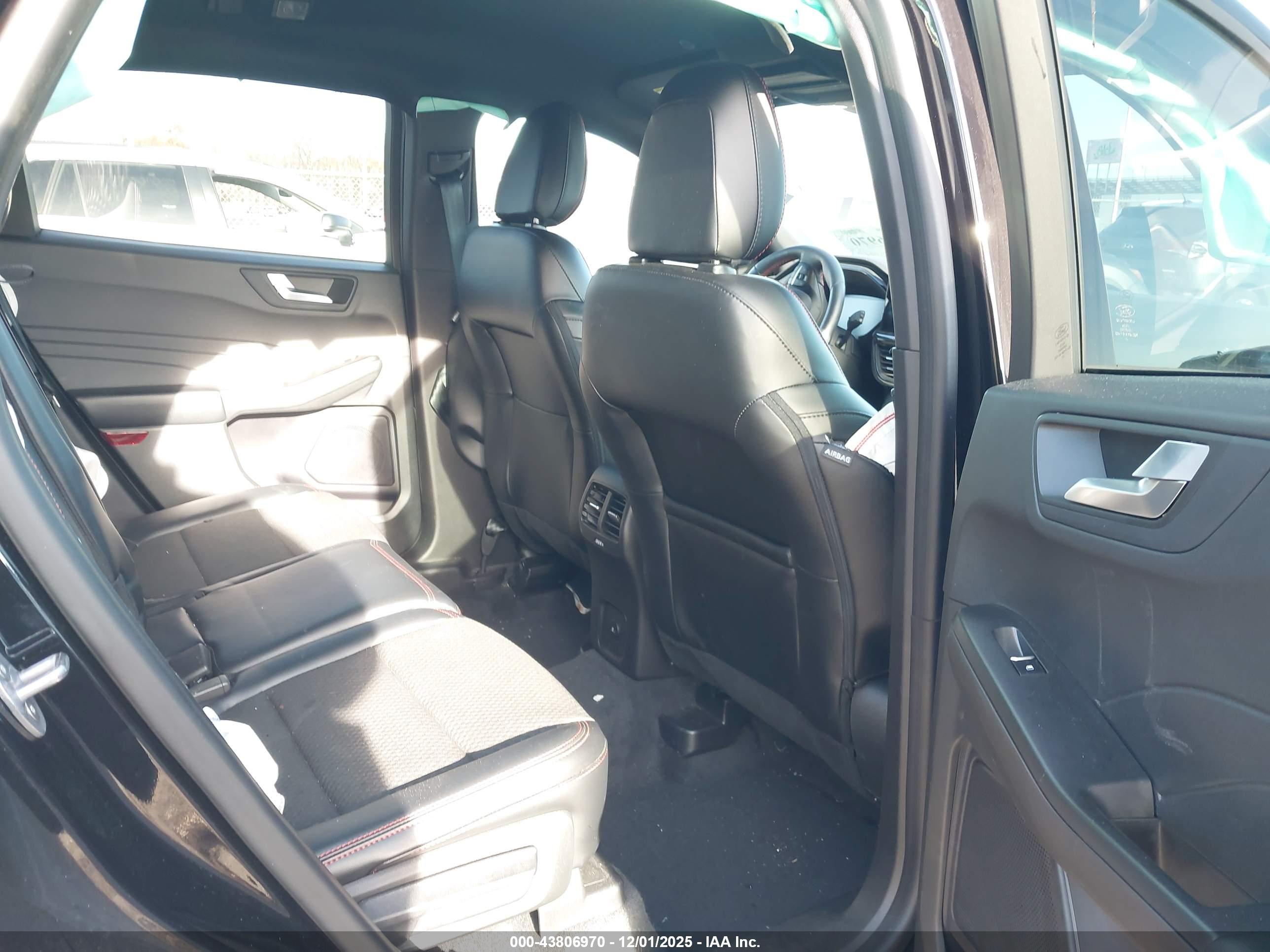 FORD ESCAPE image 8