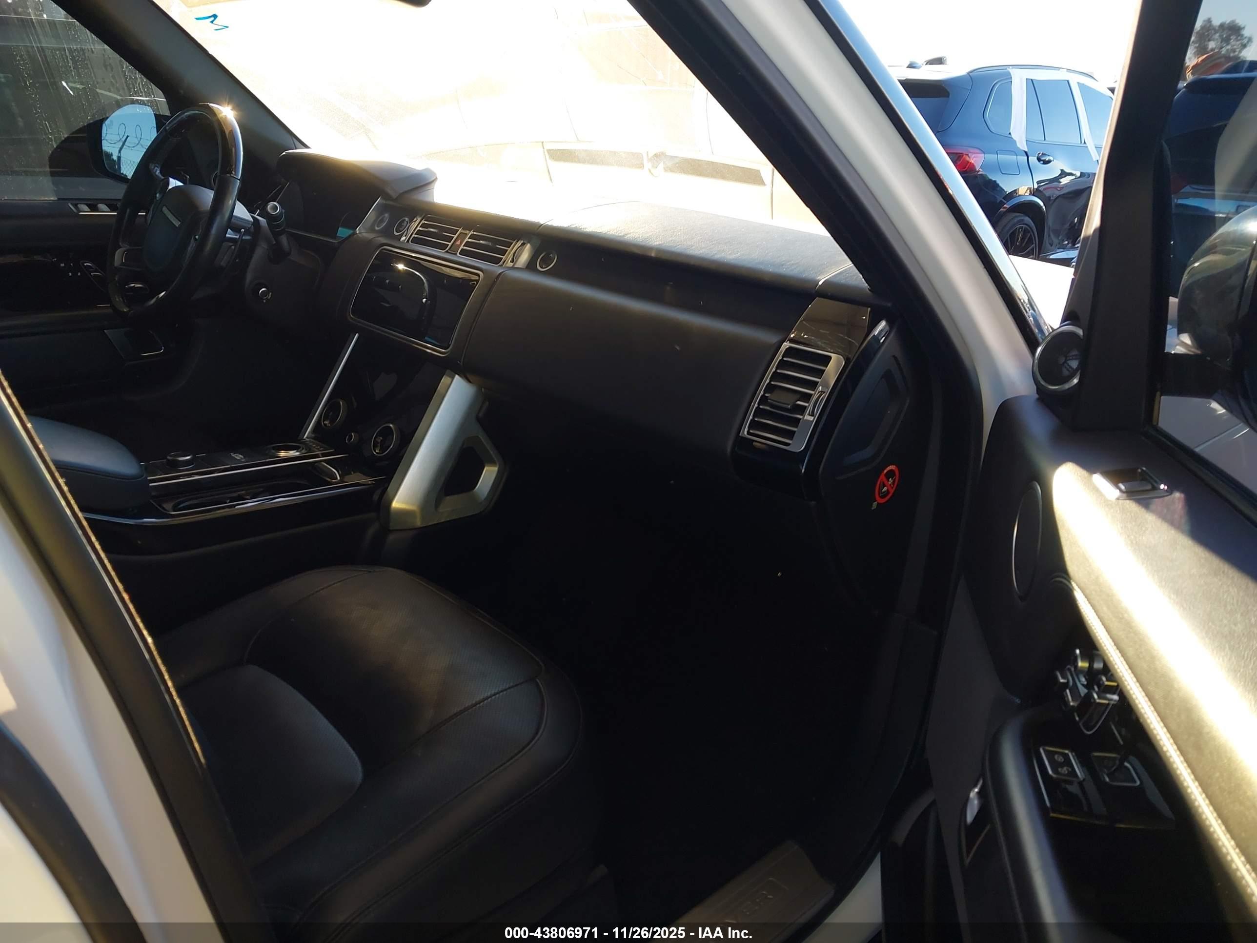 LAND ROVER image 5