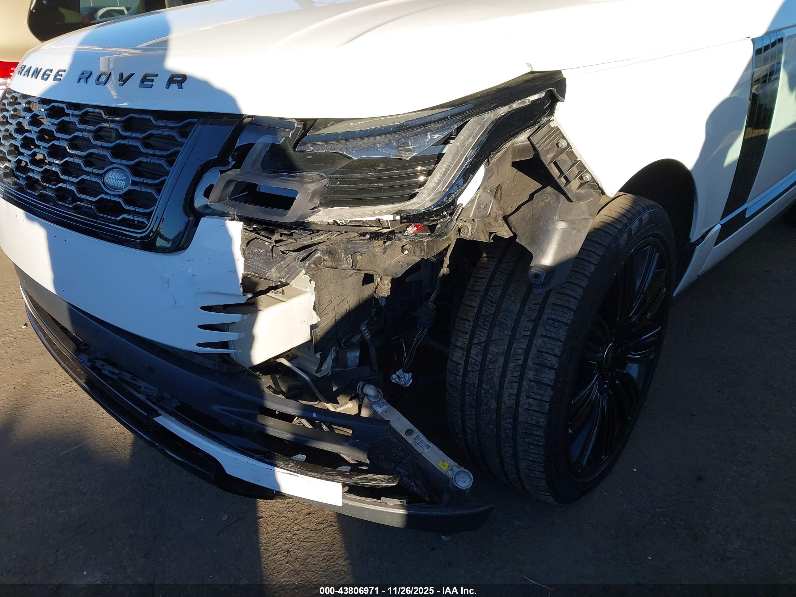 LAND ROVER image 6