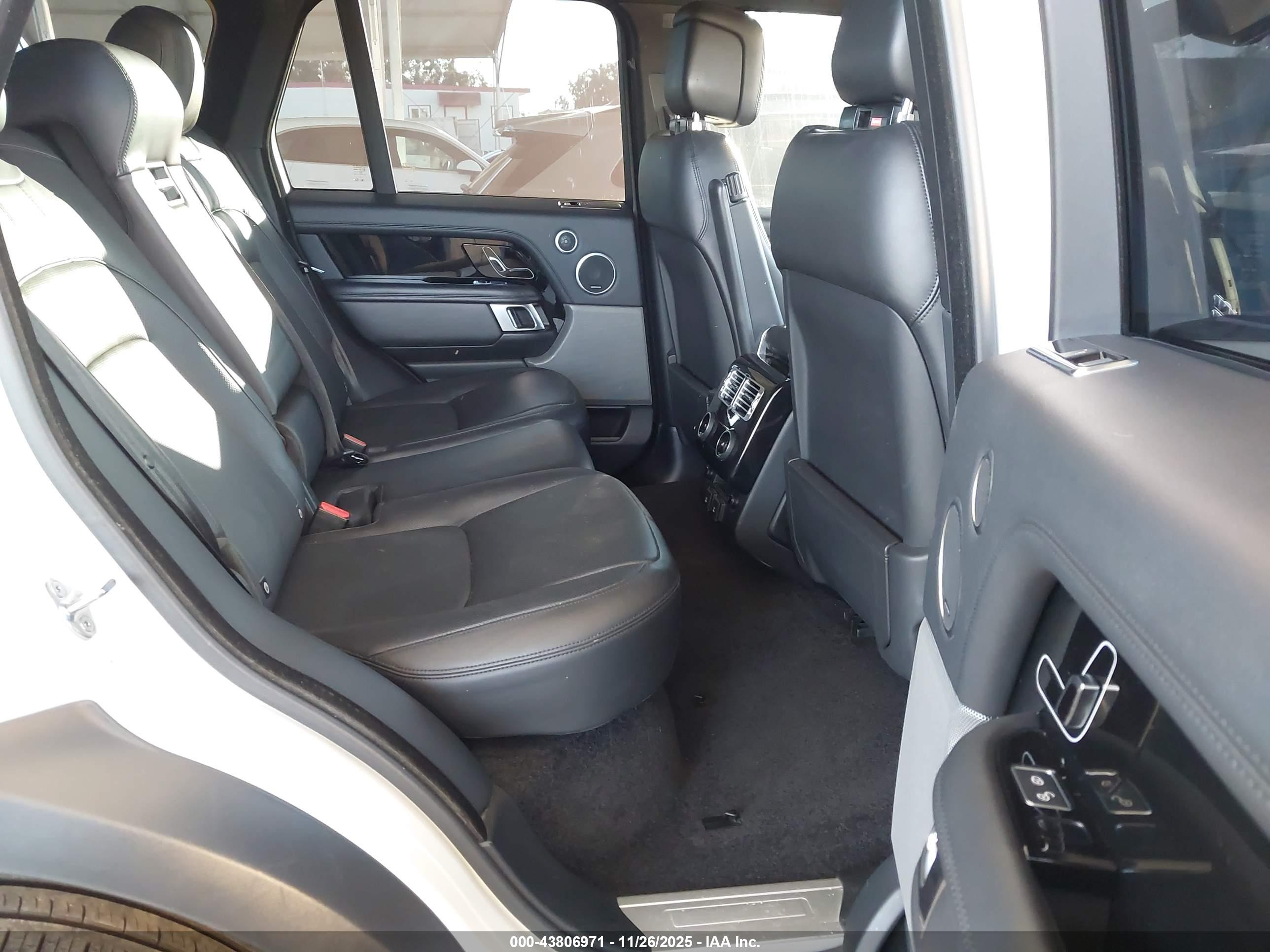 LAND ROVER image 8