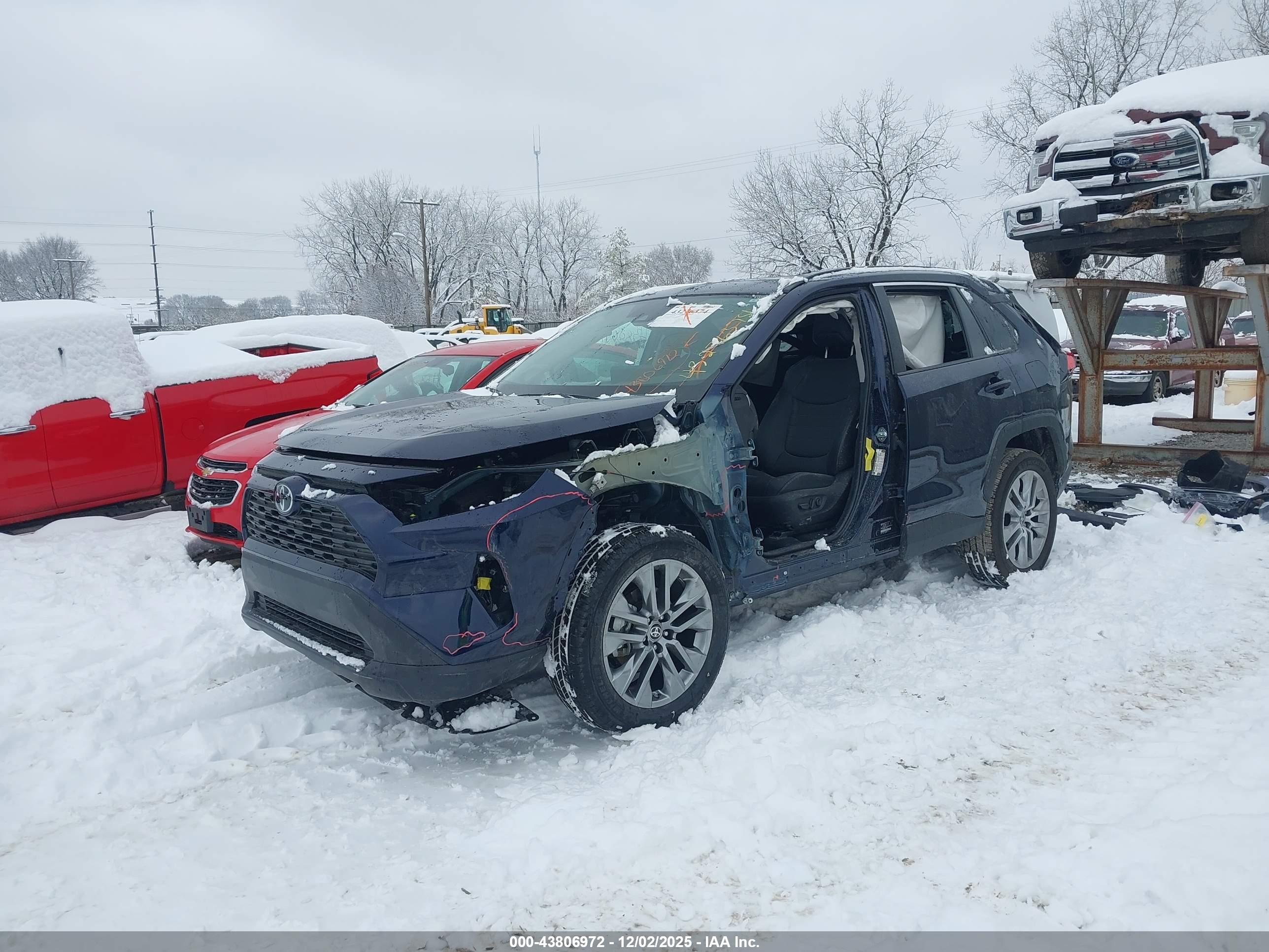 TOYOTA RAV4 image 2