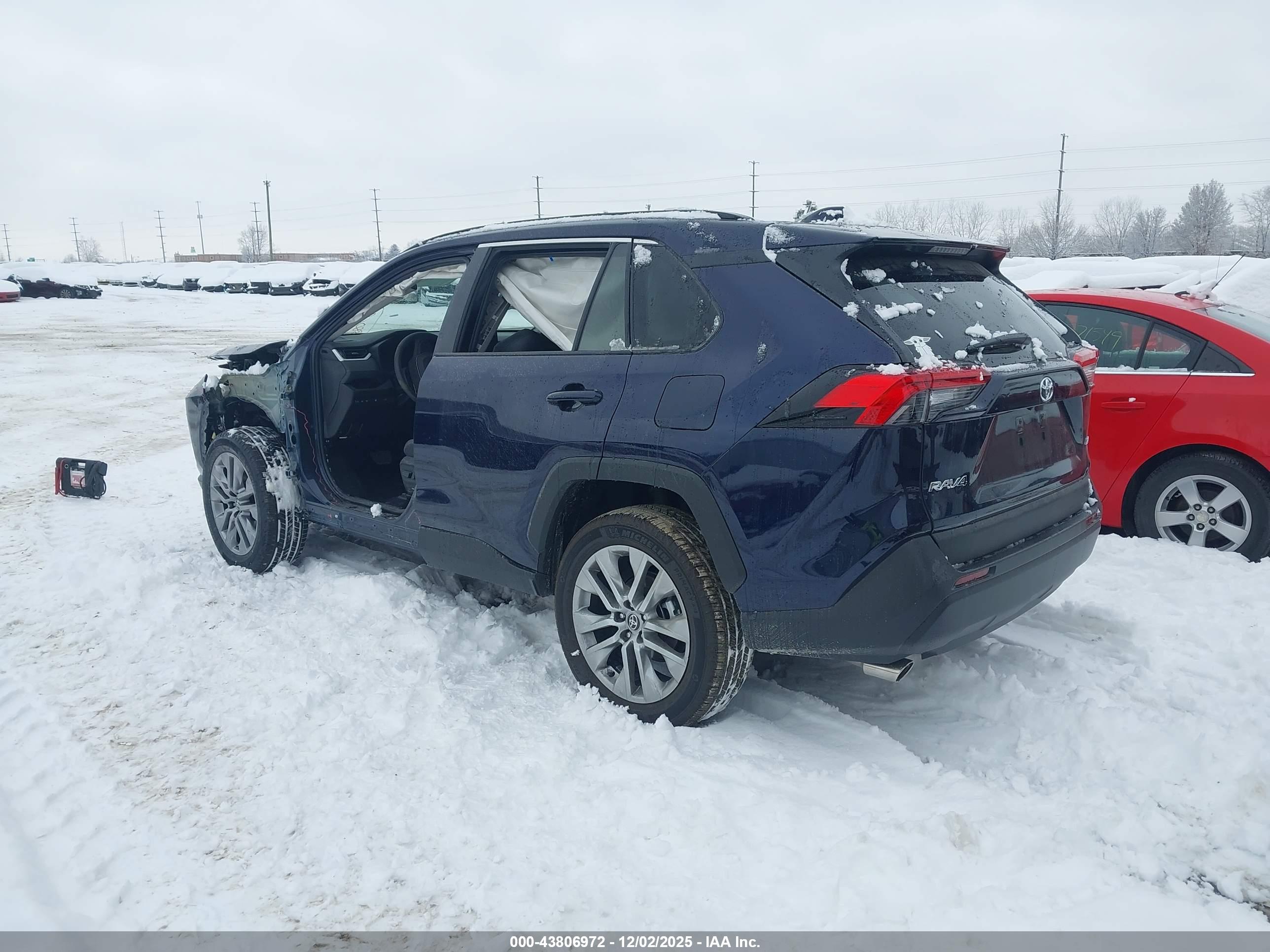 TOYOTA RAV4 image 3