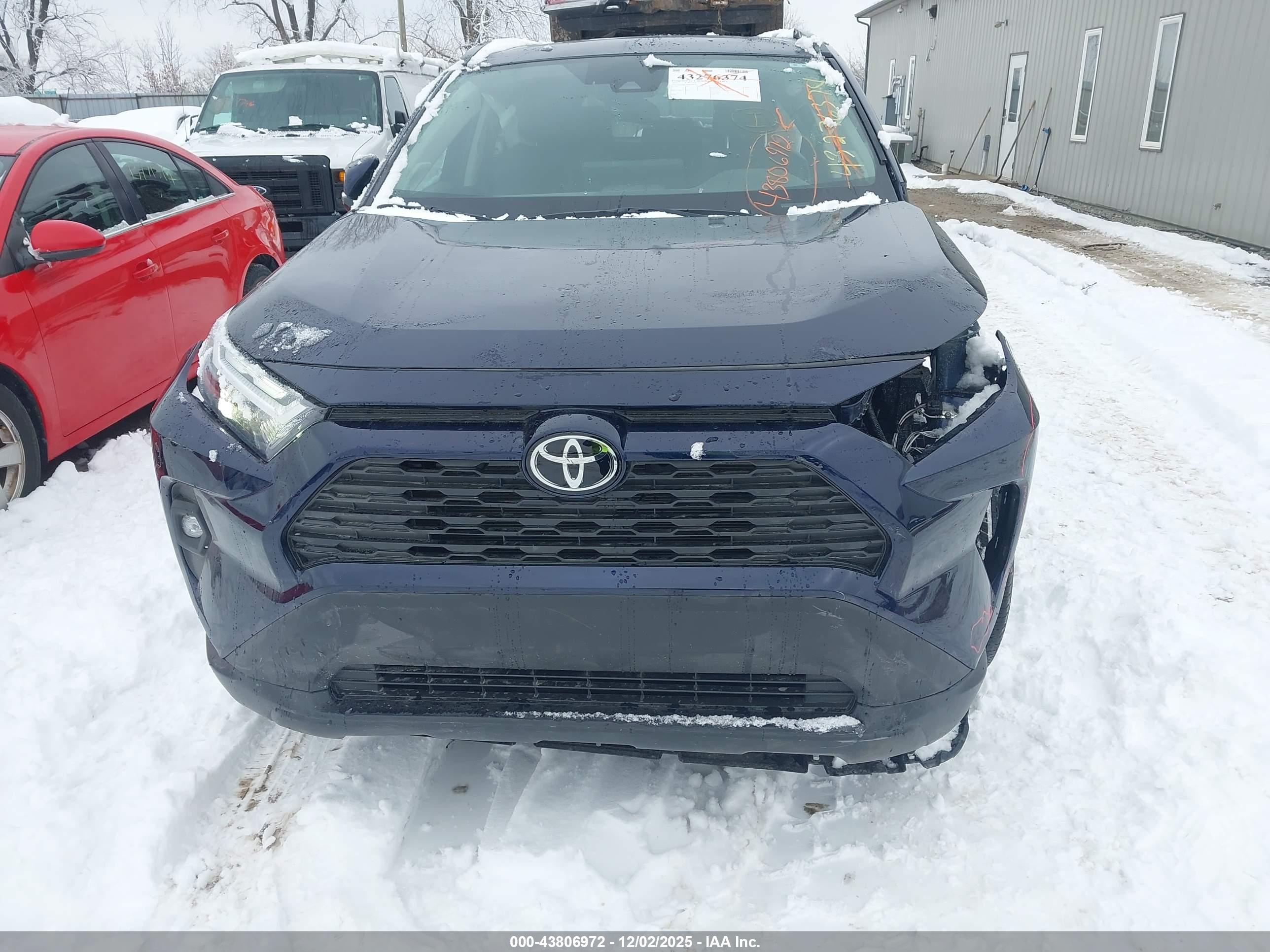 TOYOTA RAV4 image 6