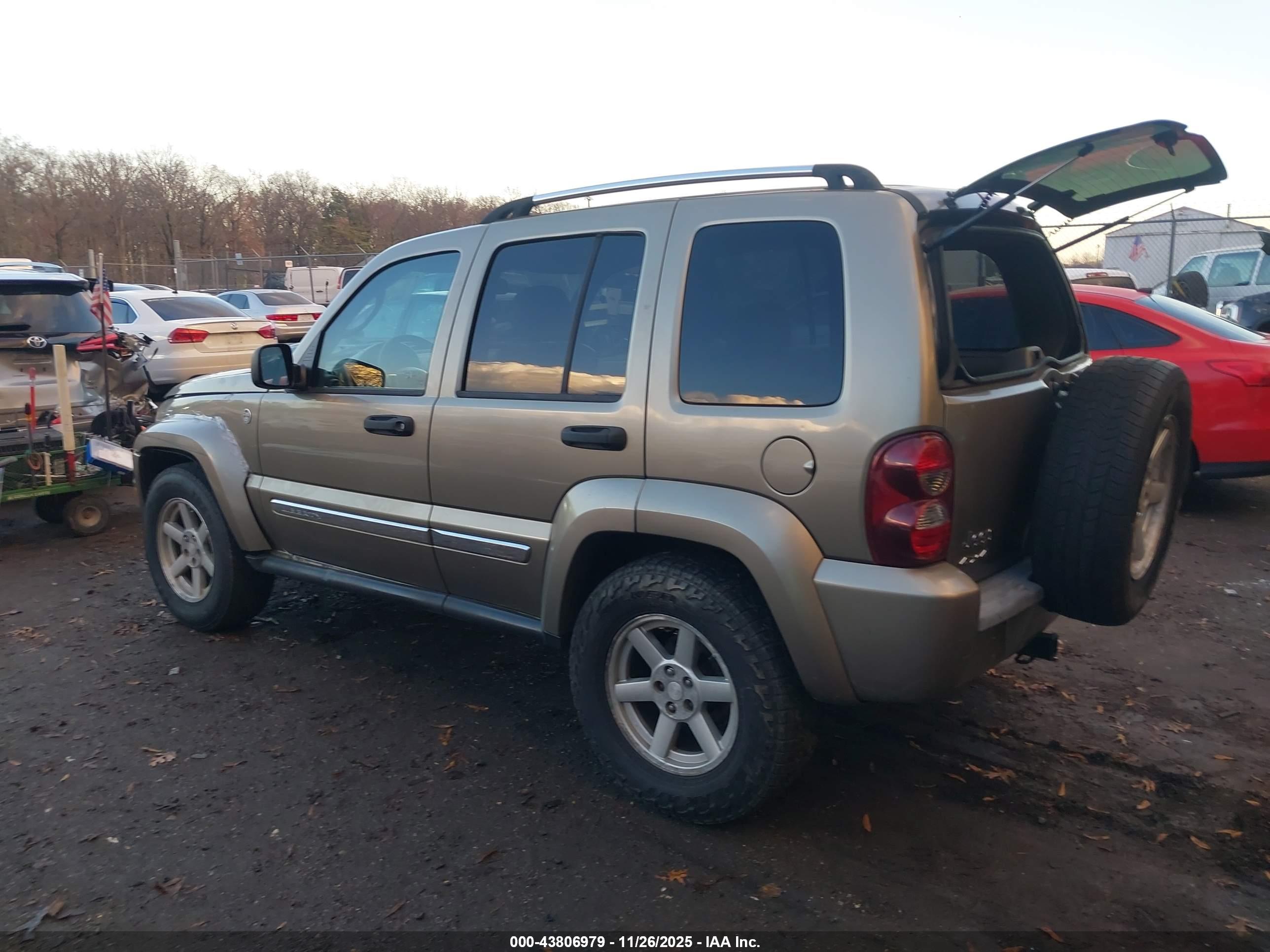 JEEP LIBERTY image 3