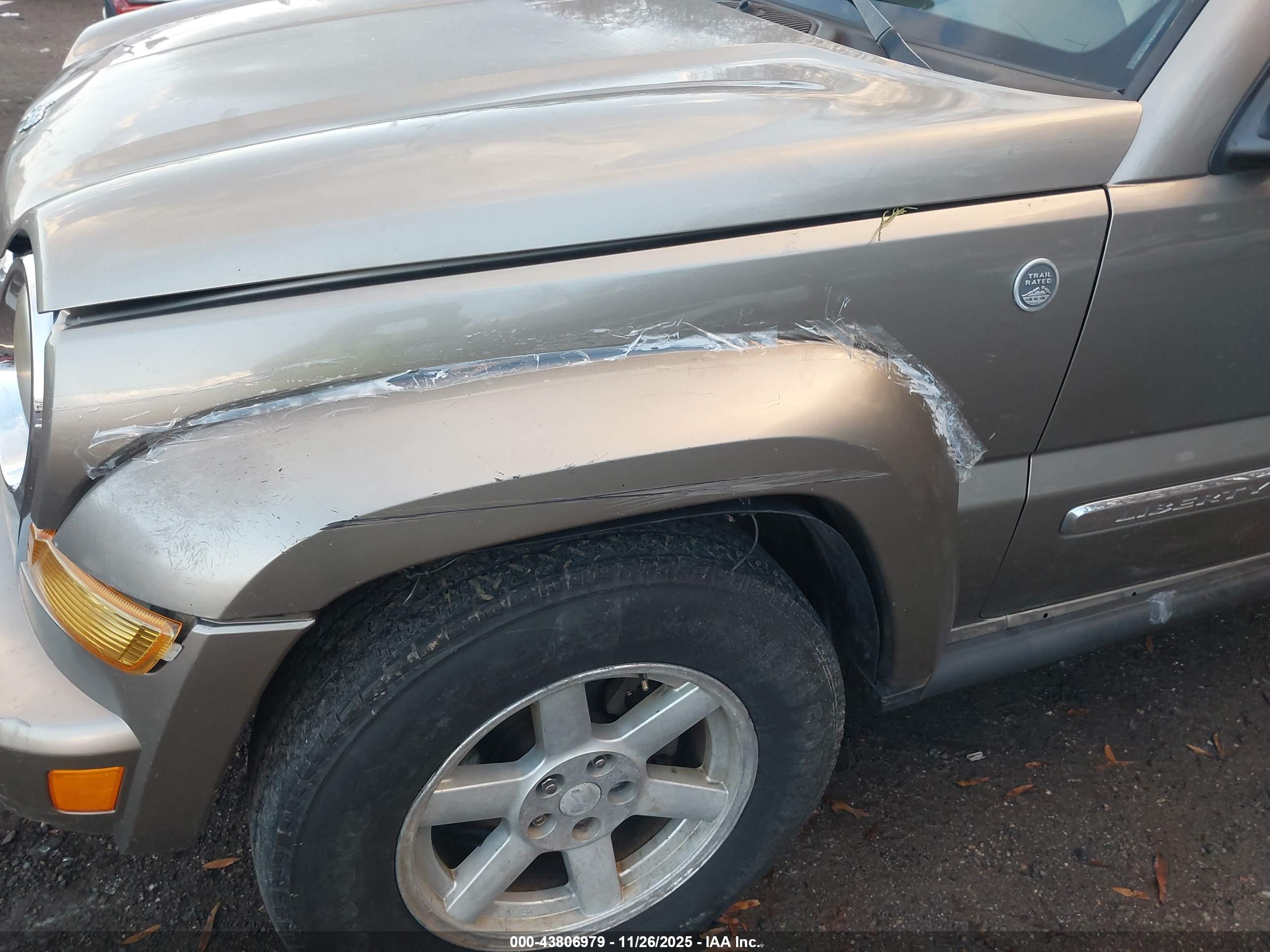 JEEP LIBERTY image 6