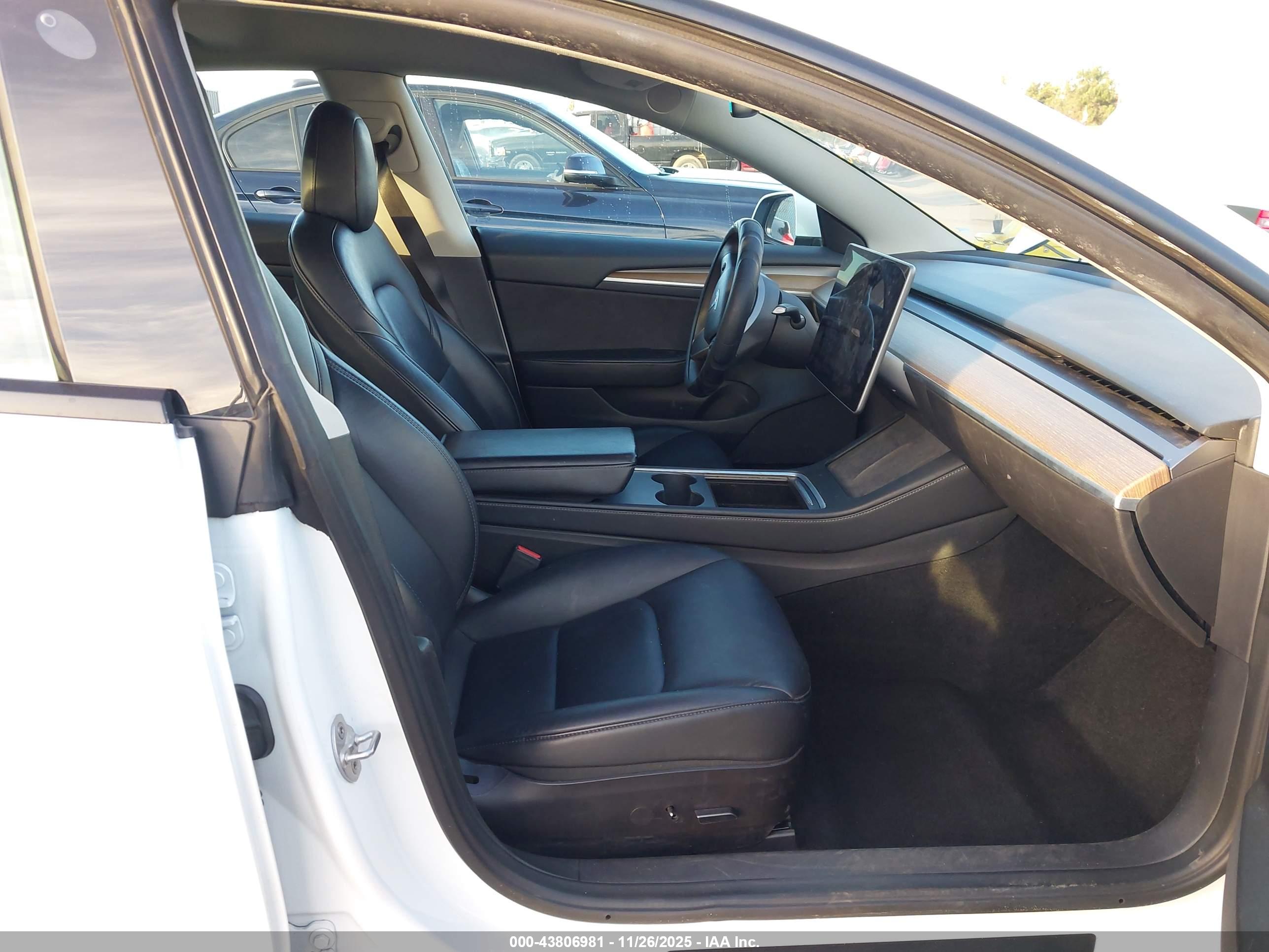 TESLA MODEL image 5