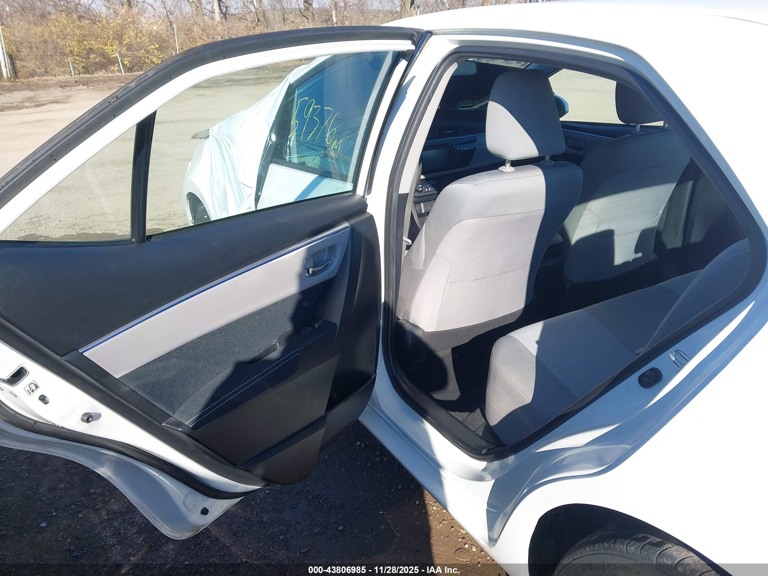 TOYOTA COROLLA image 8