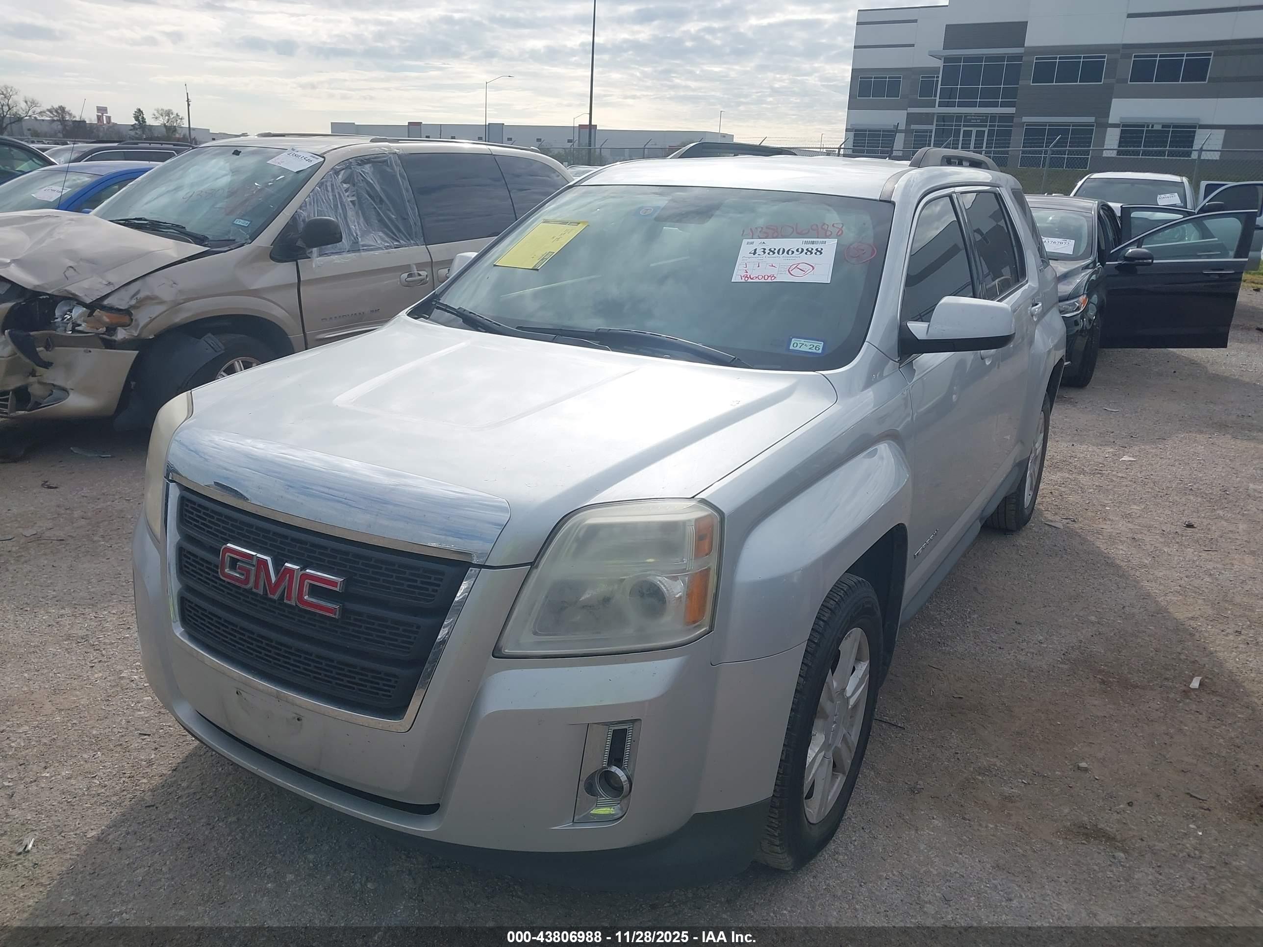 GMC TERRAIN image 2