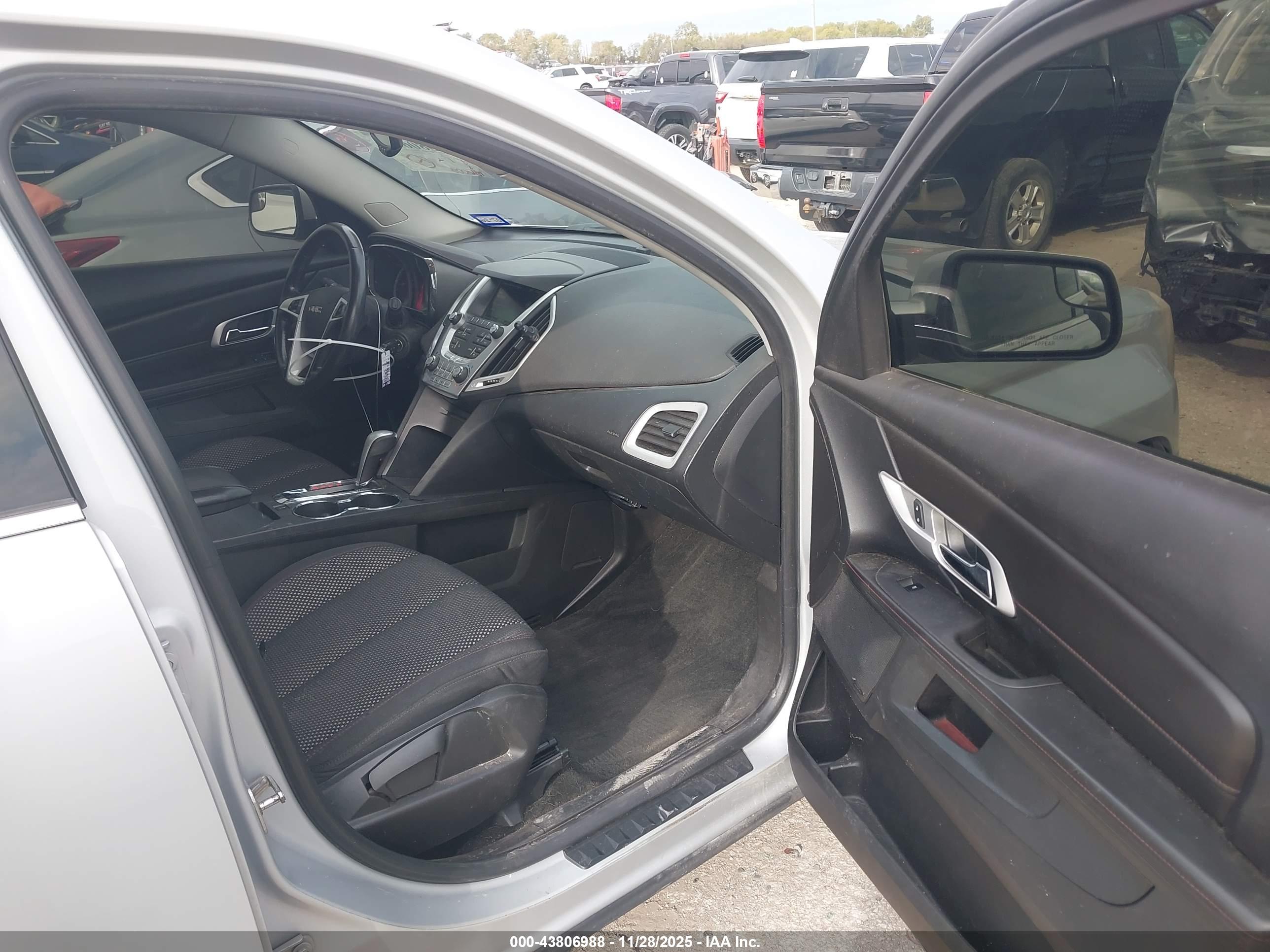 GMC TERRAIN image 5