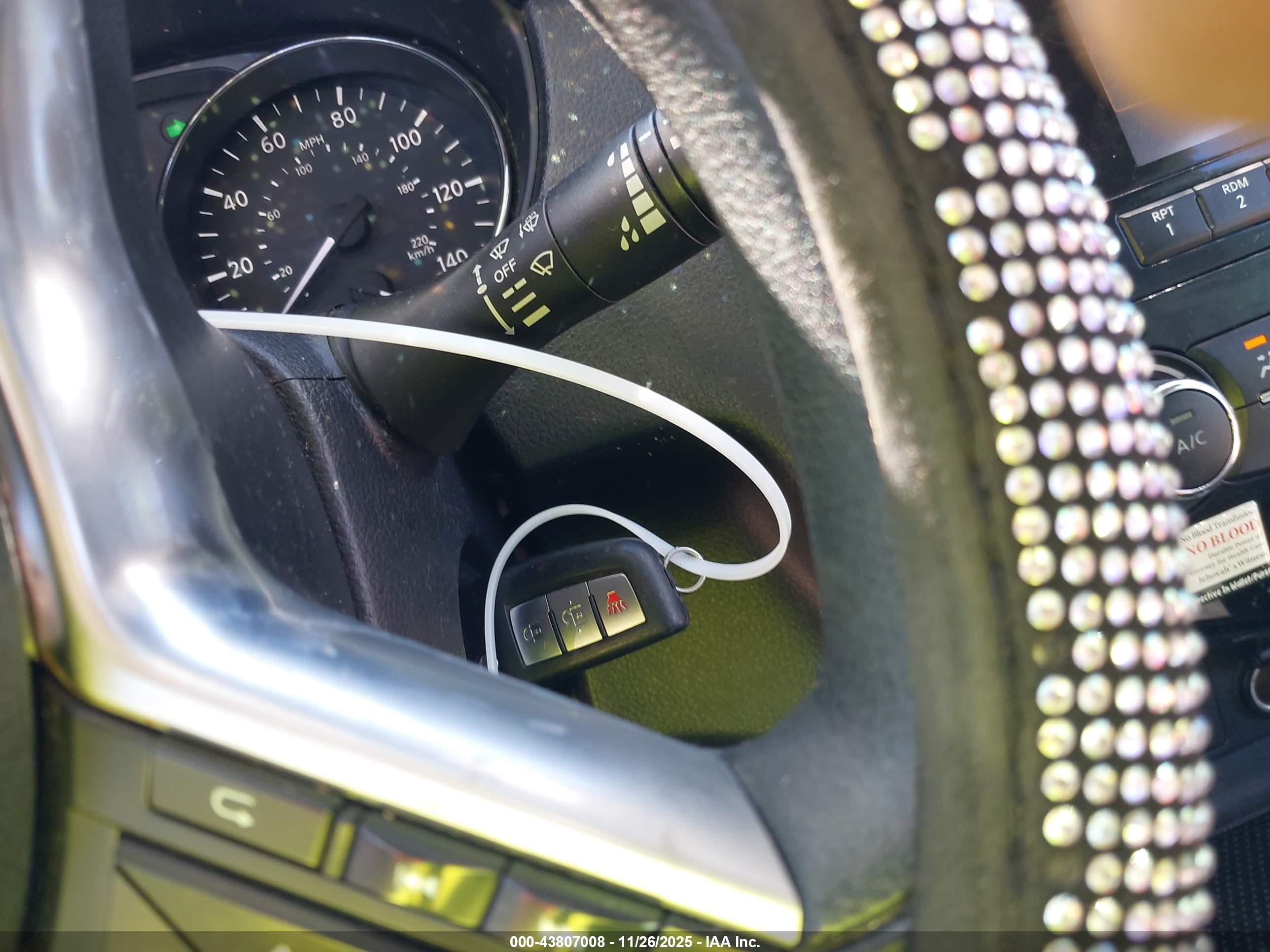 NISSAN ROGUE image 11