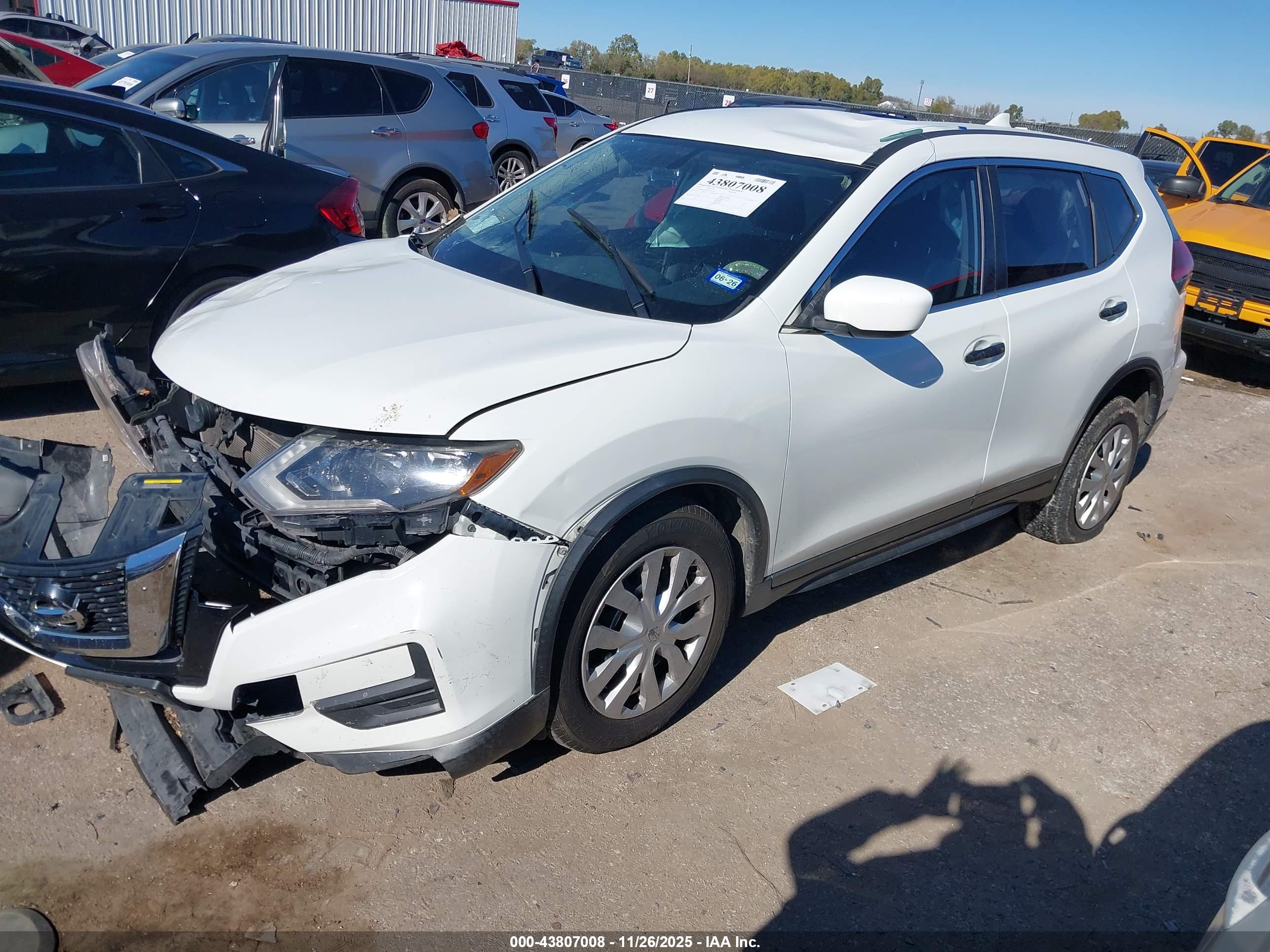 NISSAN ROGUE image 2