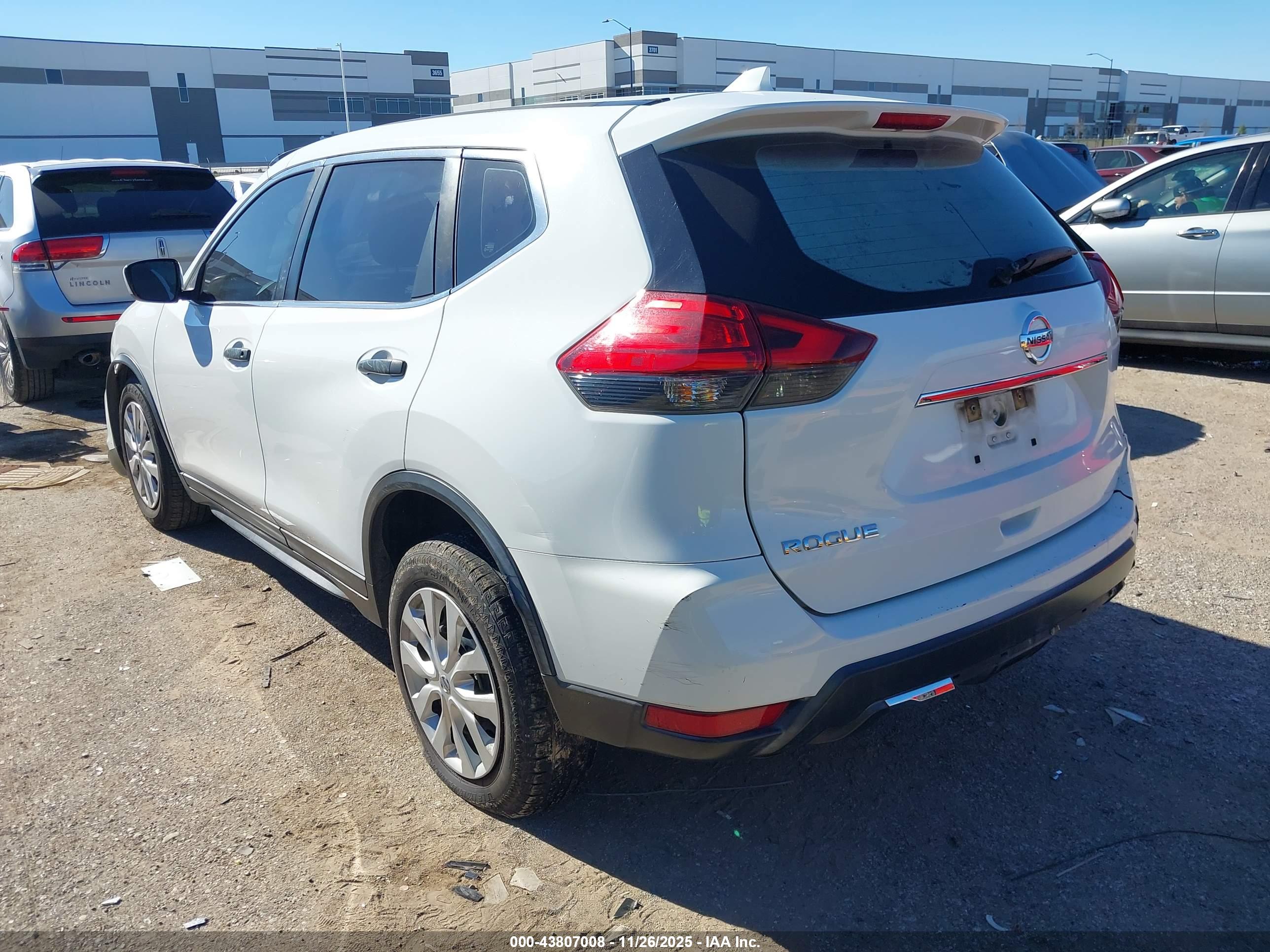 NISSAN ROGUE image 3