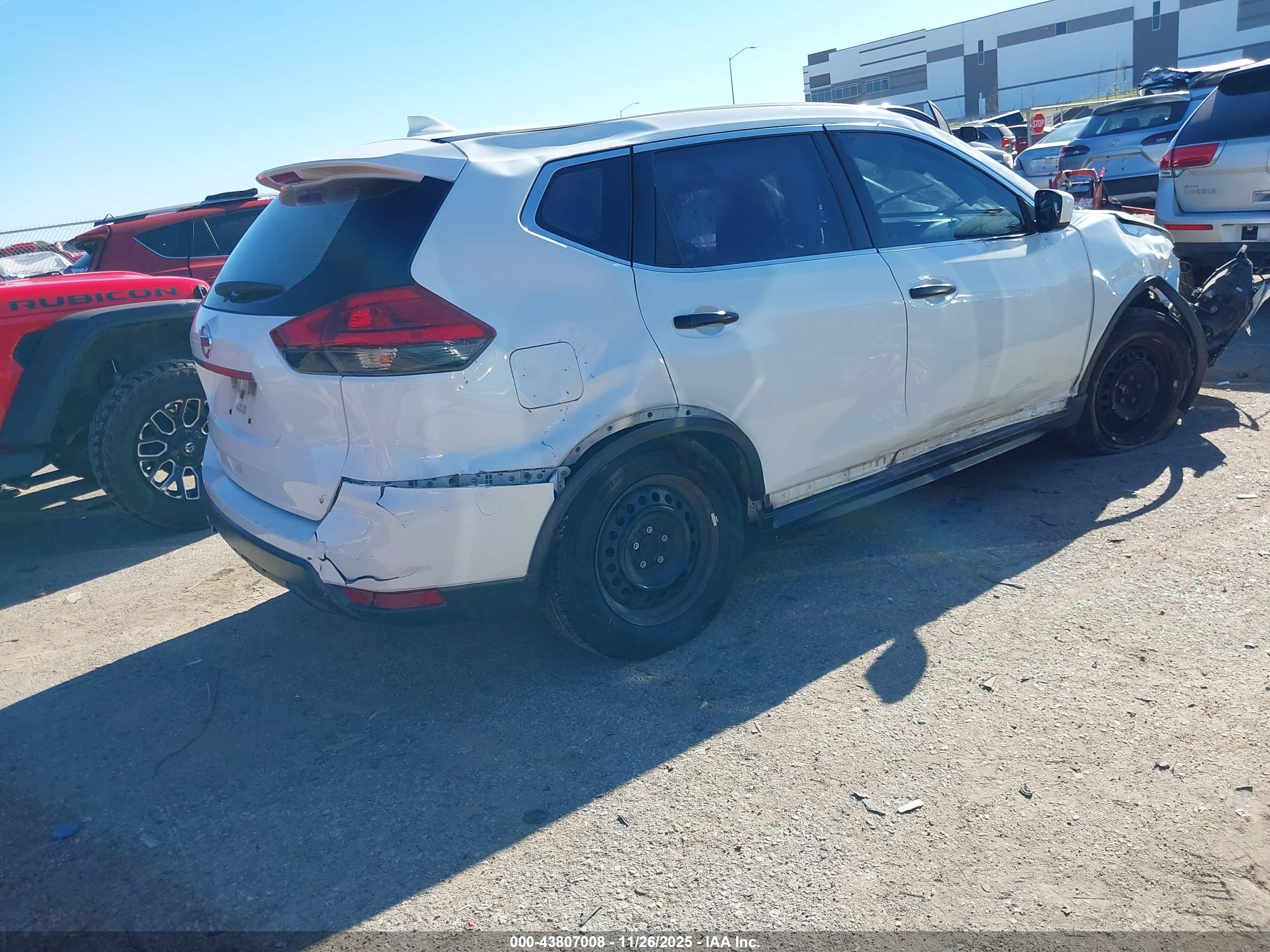 NISSAN ROGUE image 4