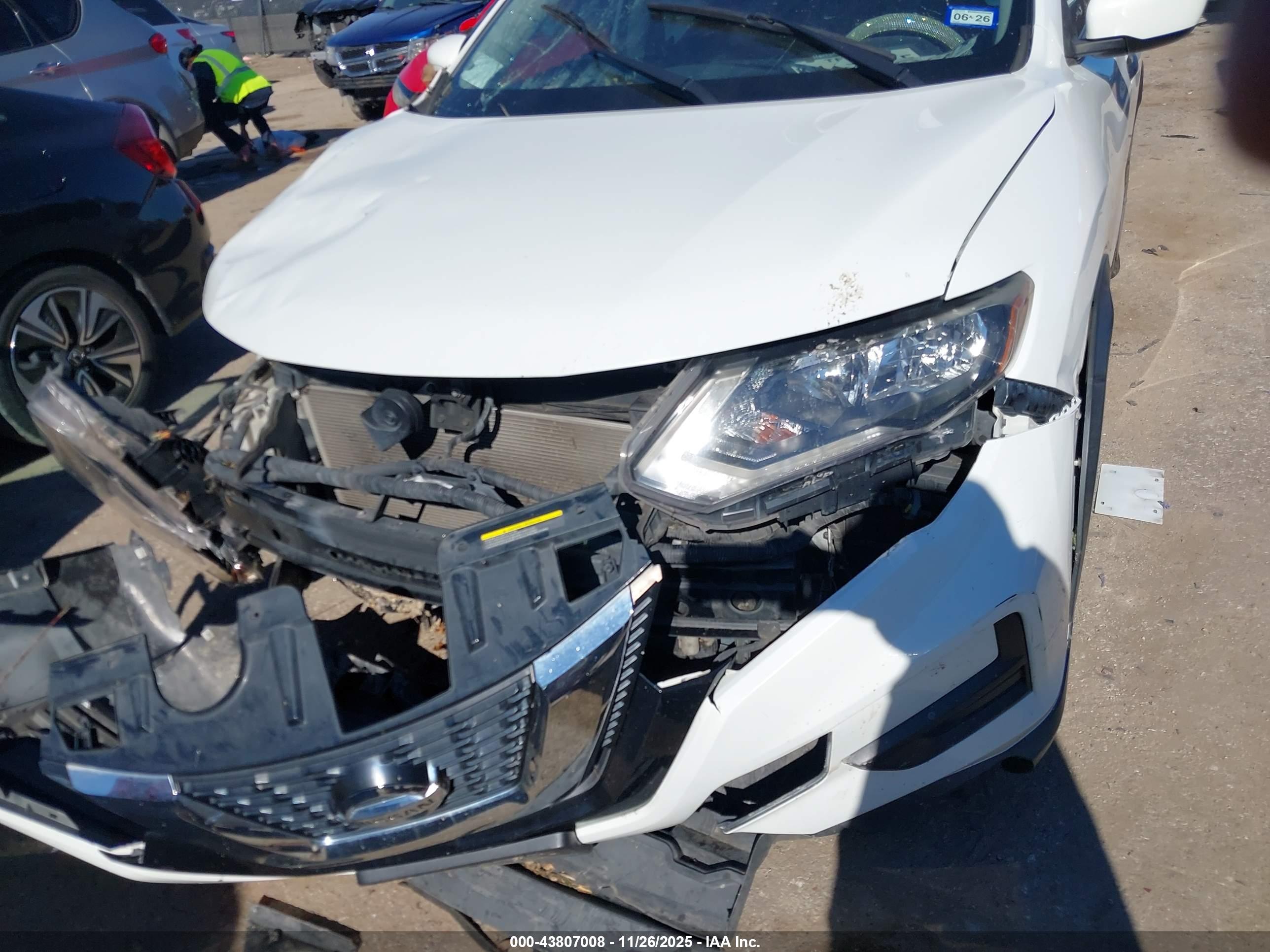 NISSAN ROGUE image 6