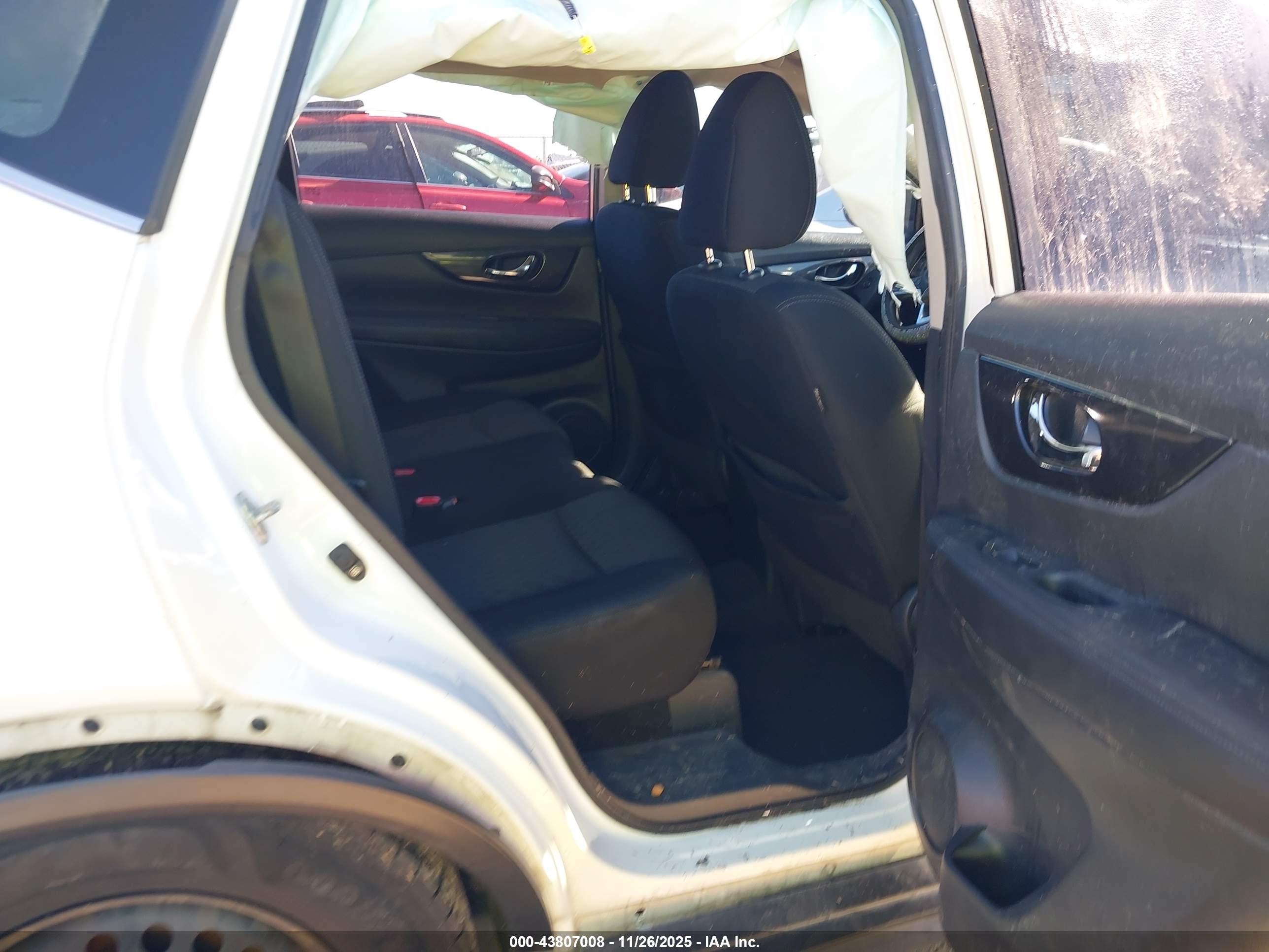 NISSAN ROGUE image 8