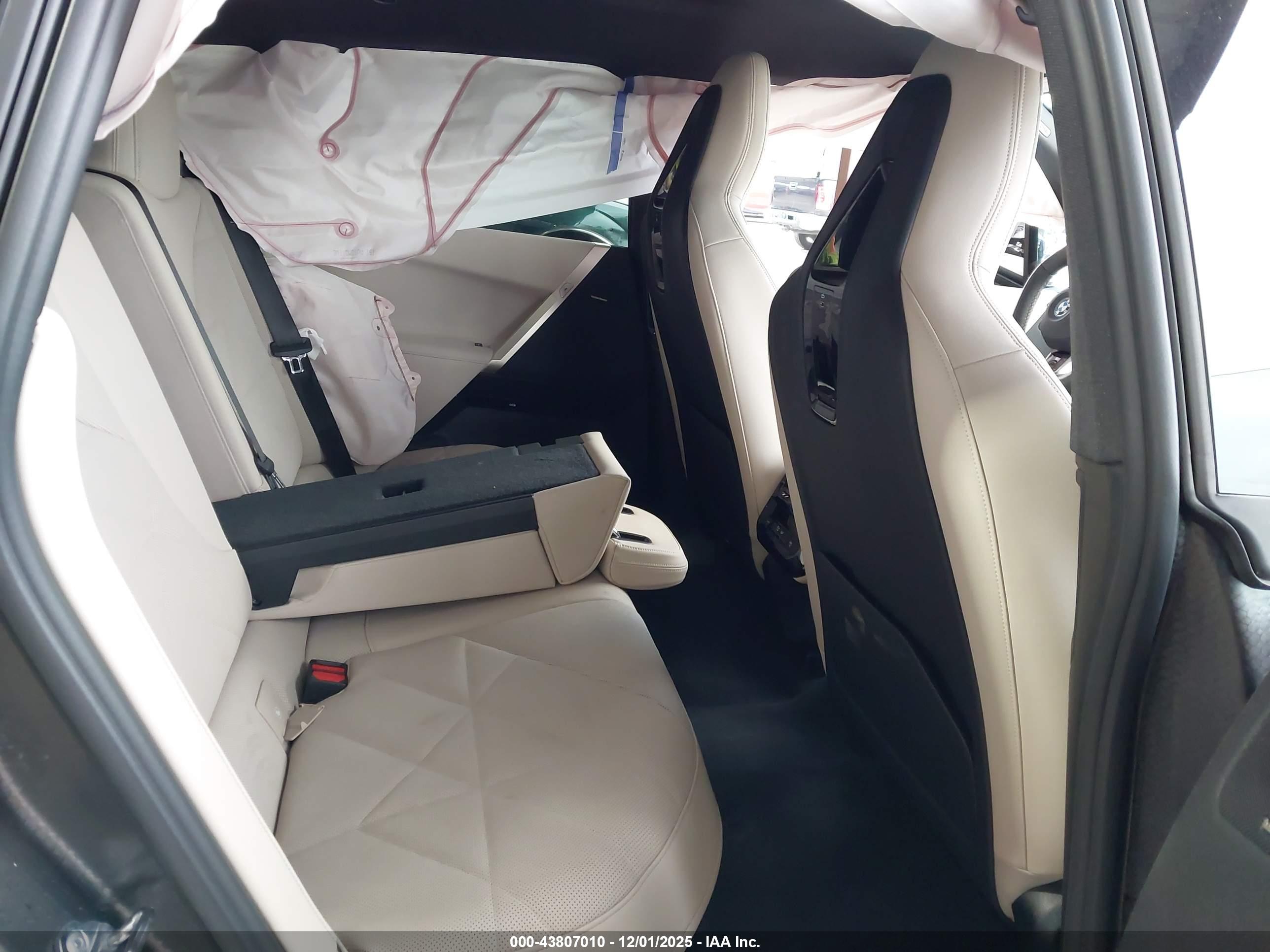 BMW IX image 8