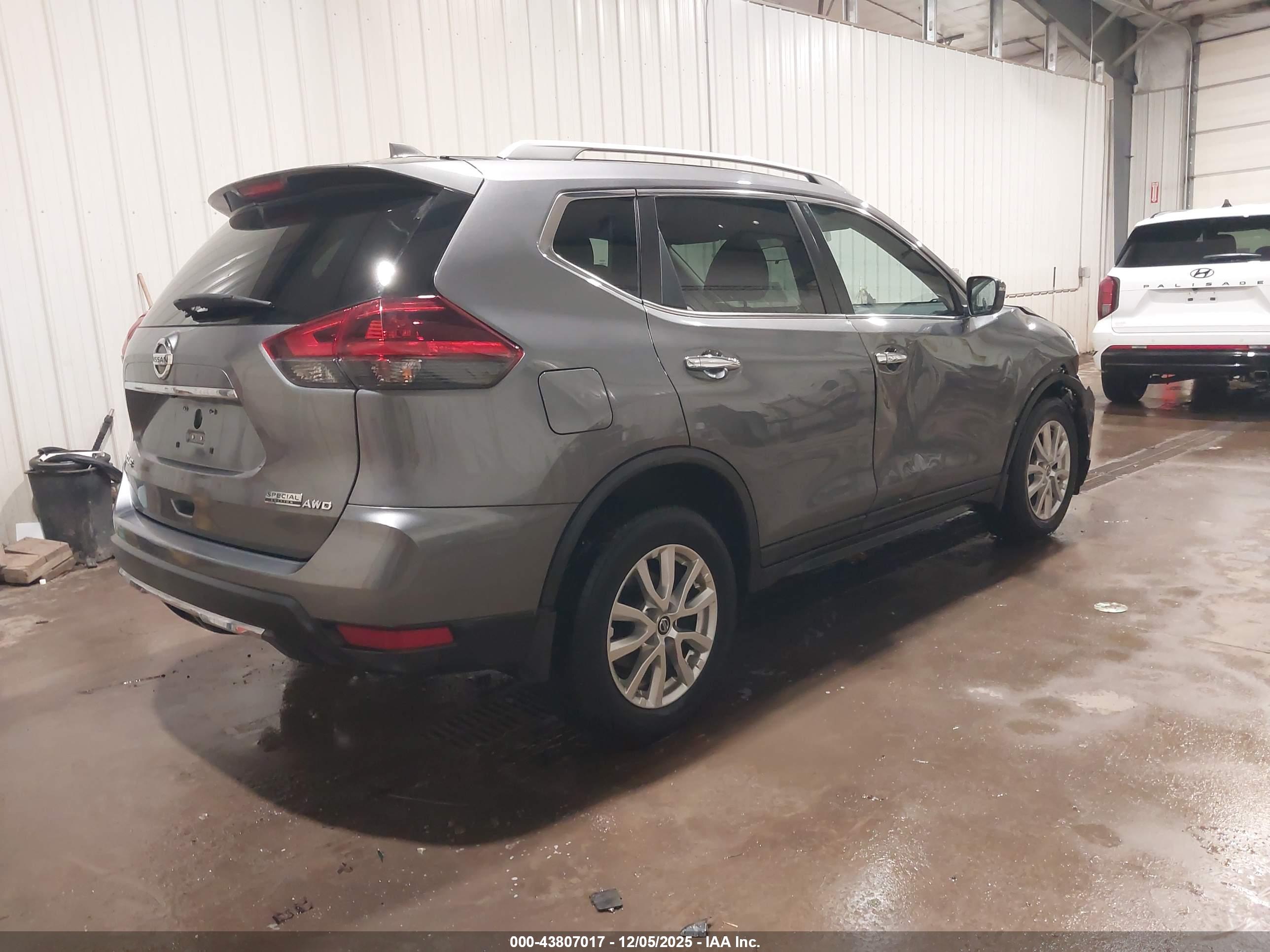 NISSAN ROGUE image 4