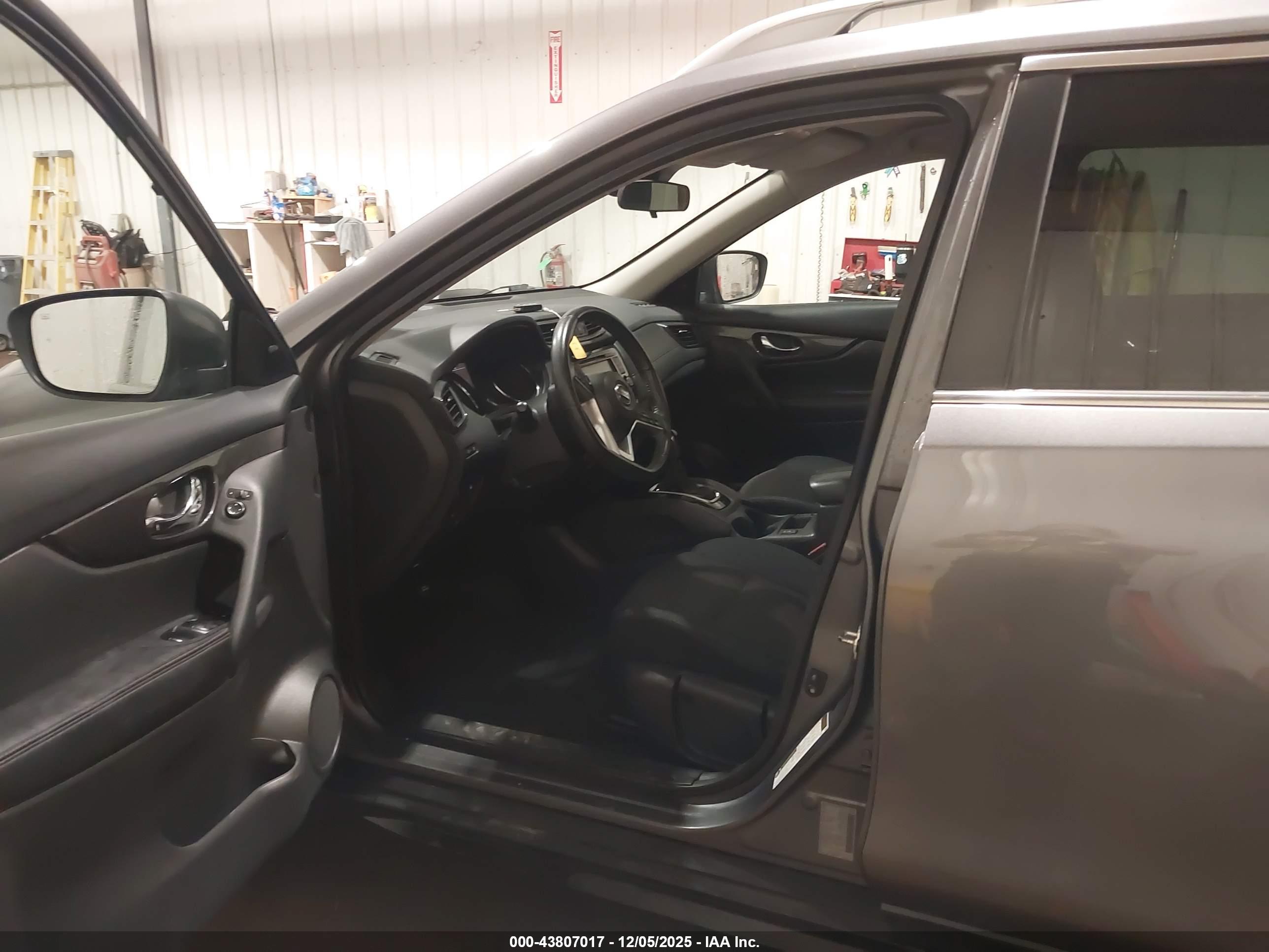 NISSAN ROGUE image 5