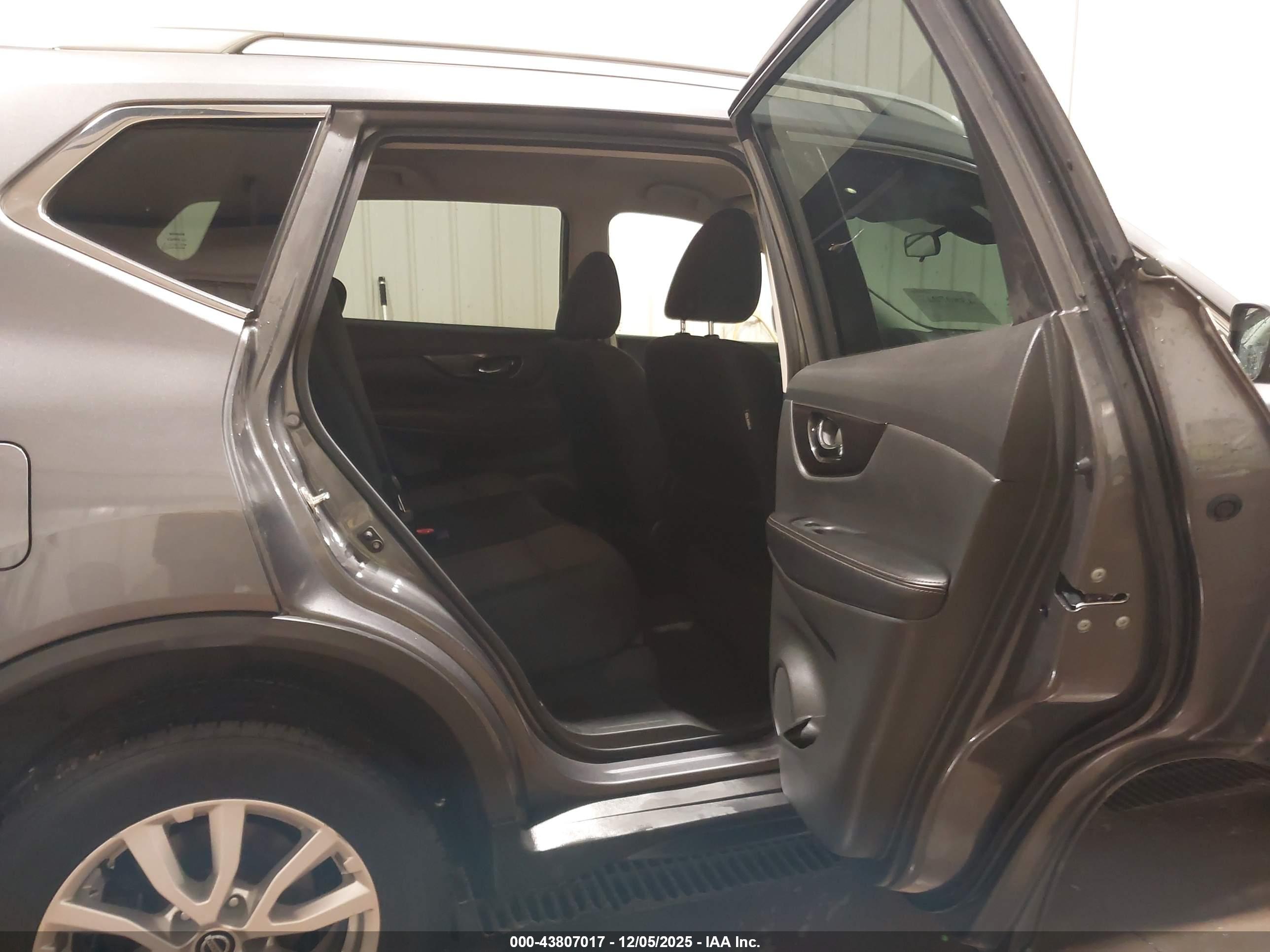 NISSAN ROGUE image 8