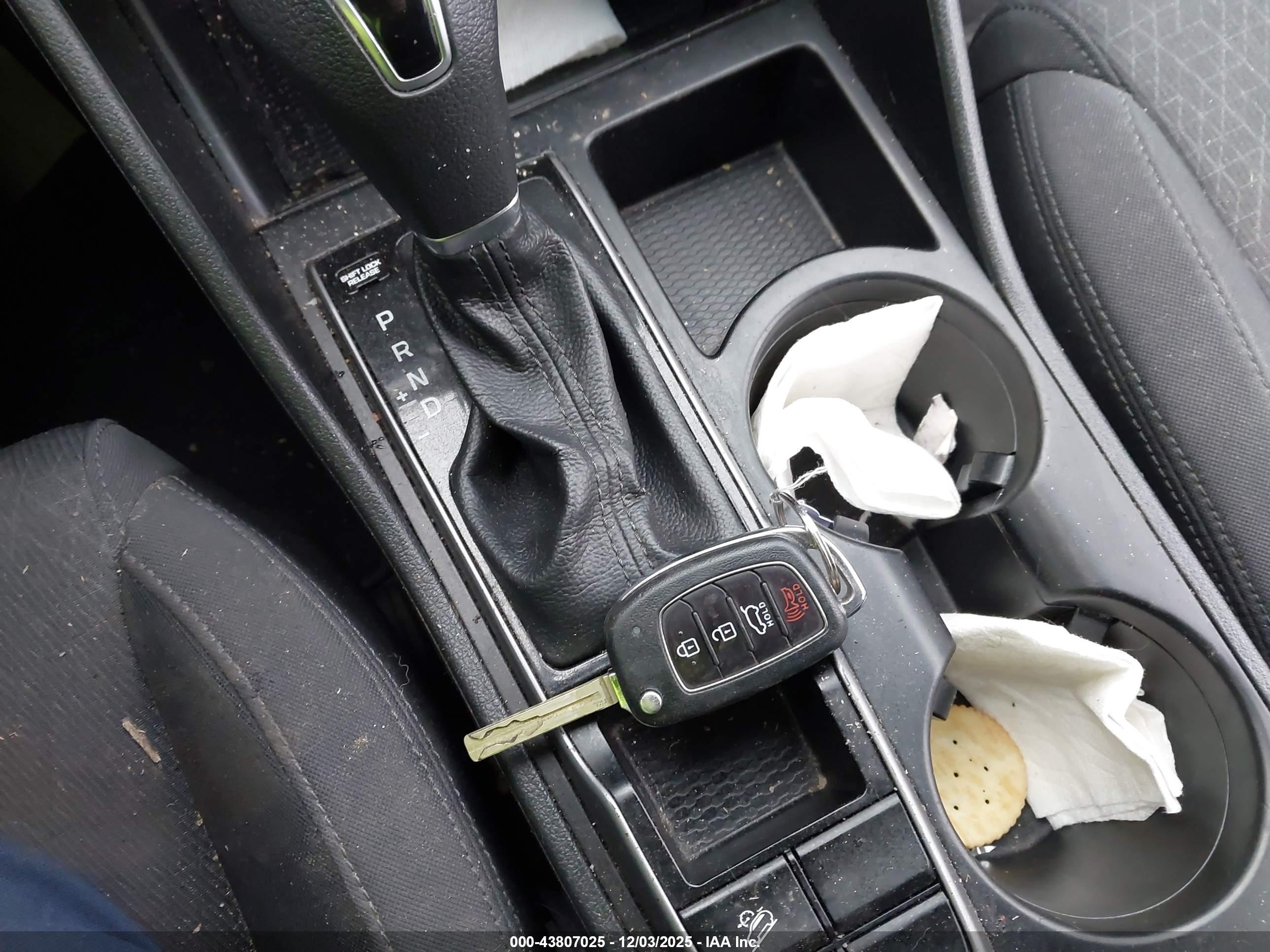 HYUNDAI TUCSON image 11